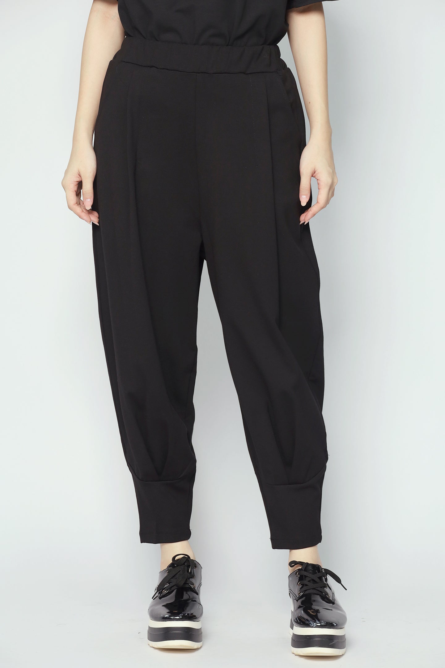 Backorders Cassa Pants in Black
