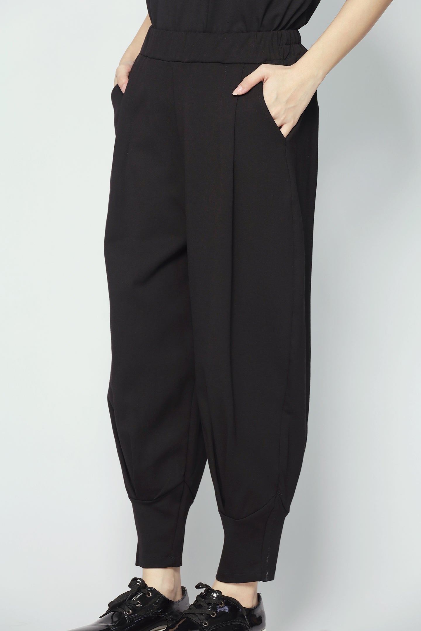 Backorders Cassa Pants in Black