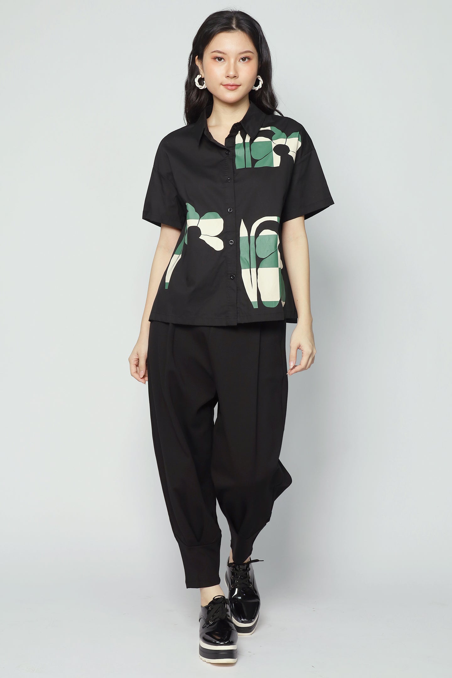 Backorders Chow Shirt in Green Geometric