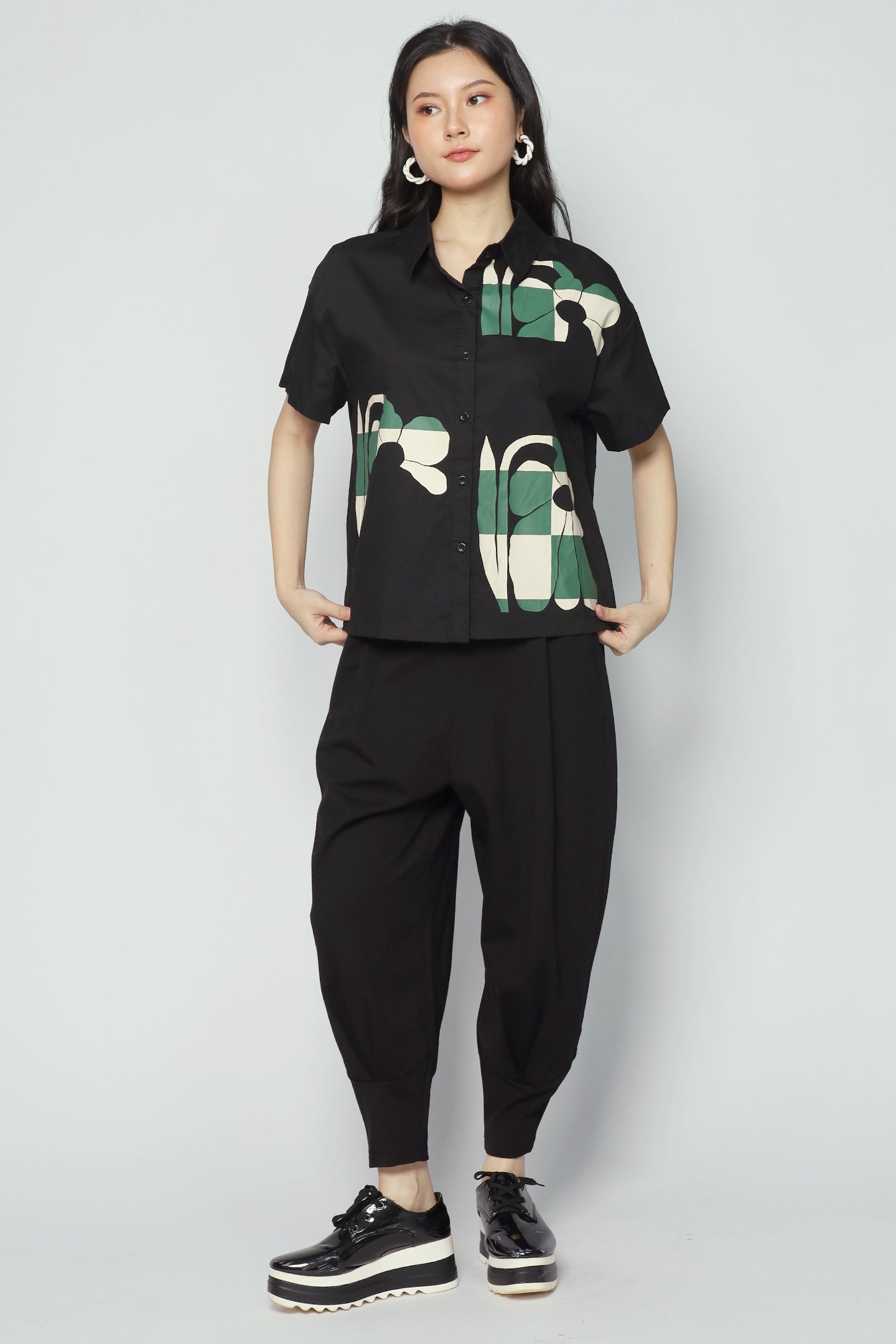 Backorders Chow Shirt in Green Geometric