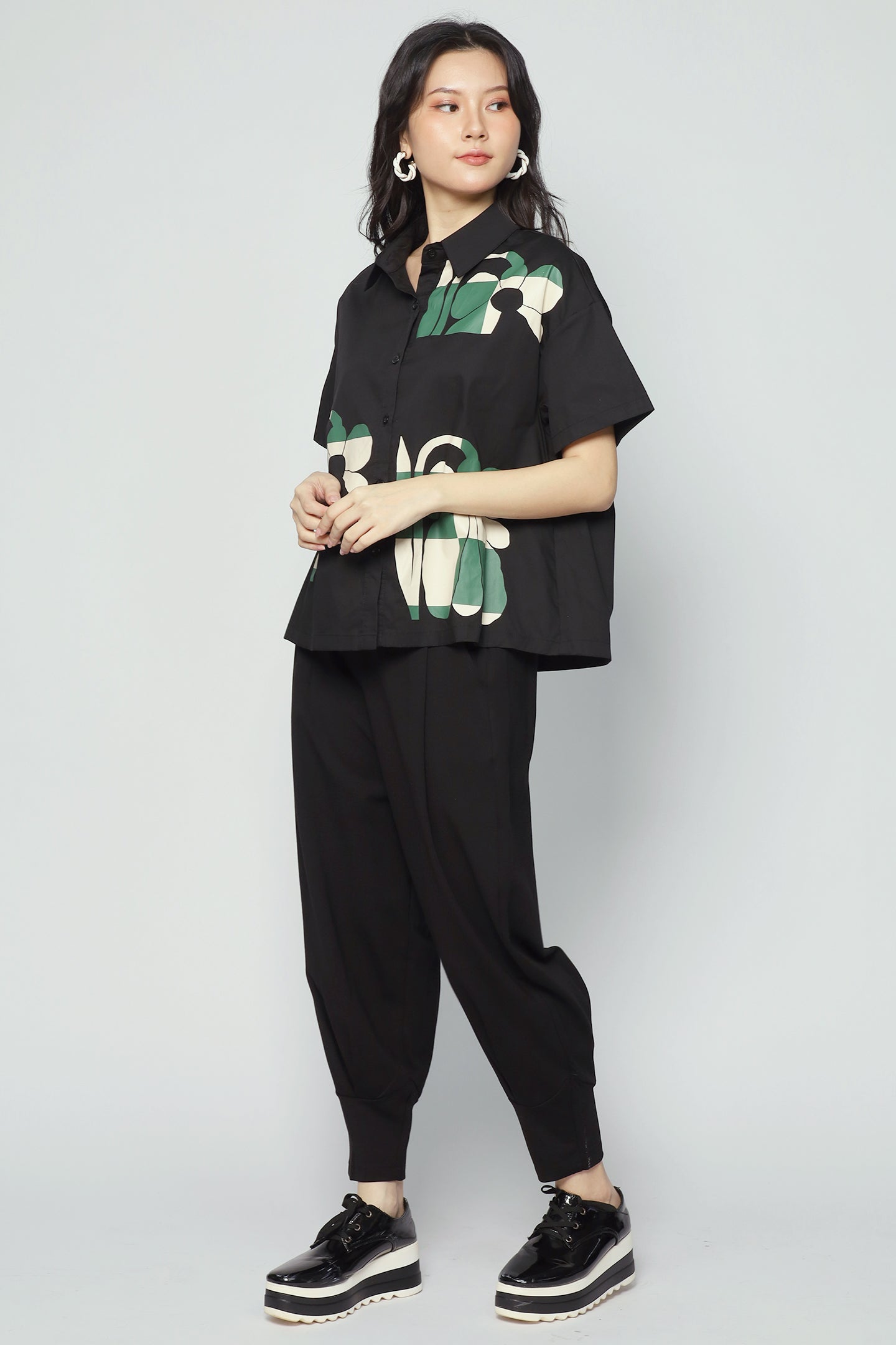 Backorders Chow Shirt in Green Geometric