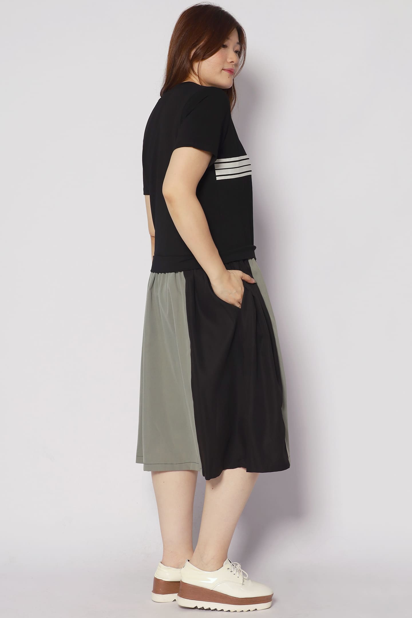 Backorders Cara Dress in Black Green