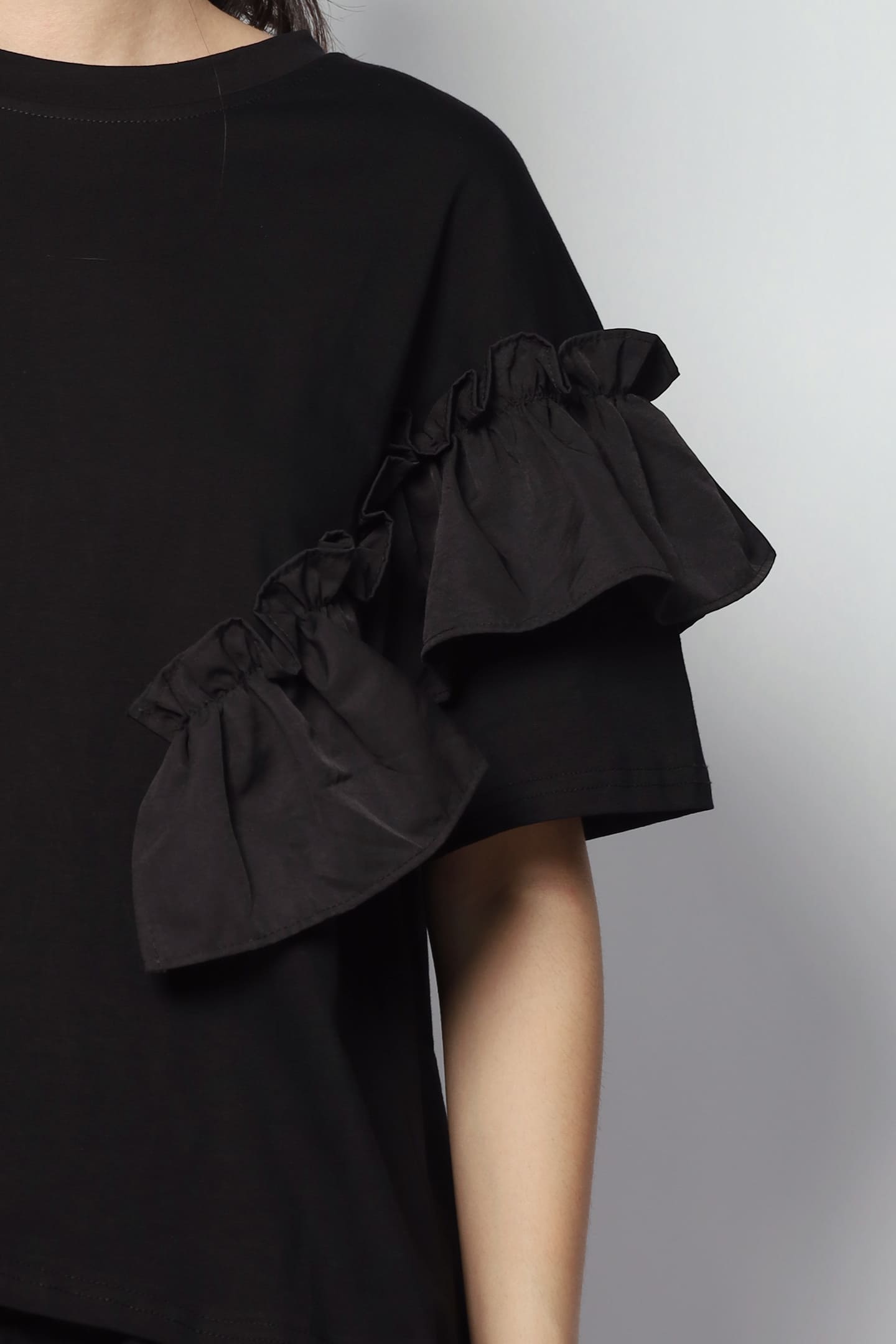 Caran Frill Top in Black