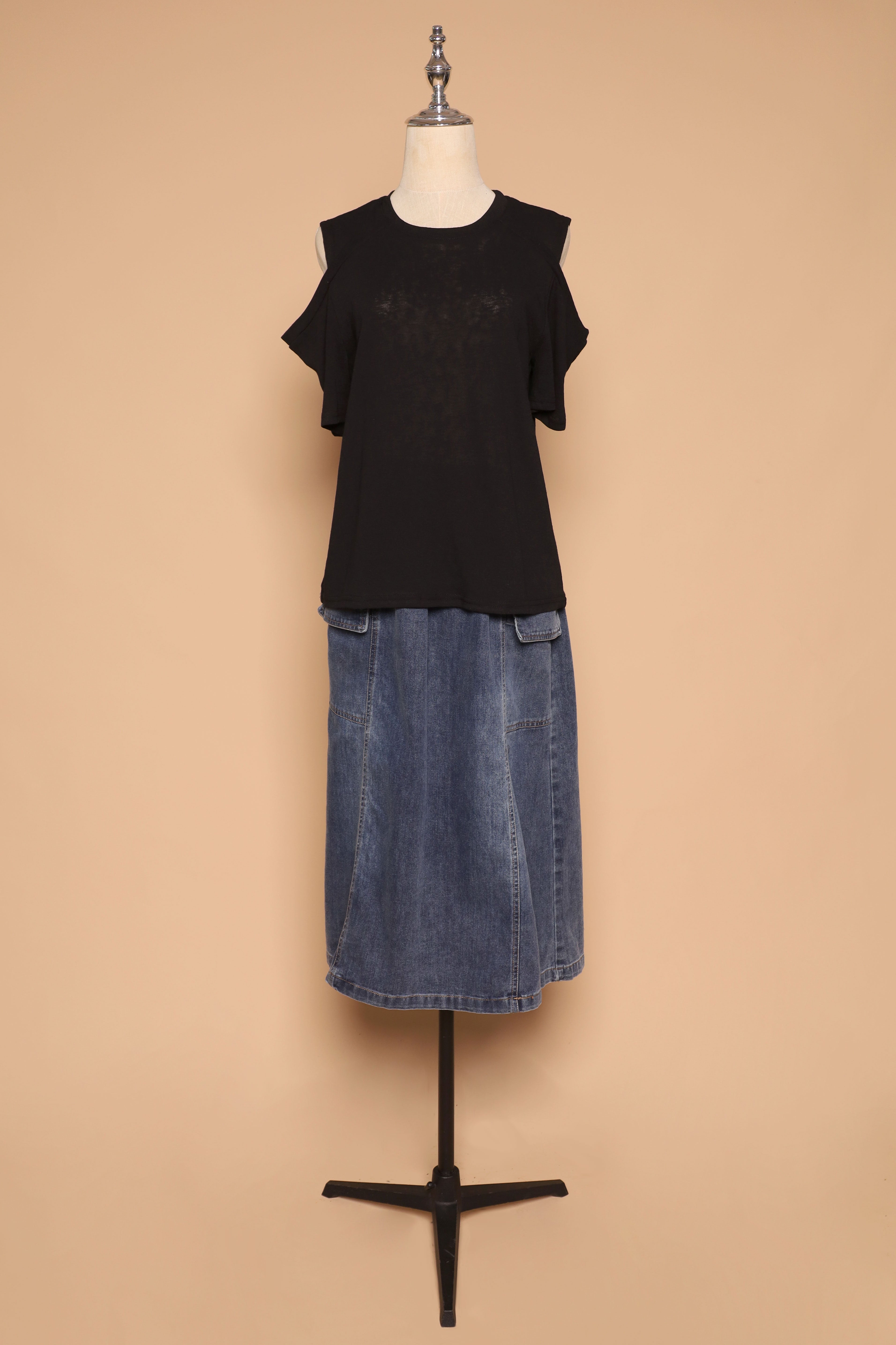 PO - Dew Cold Shoulder Top in Black