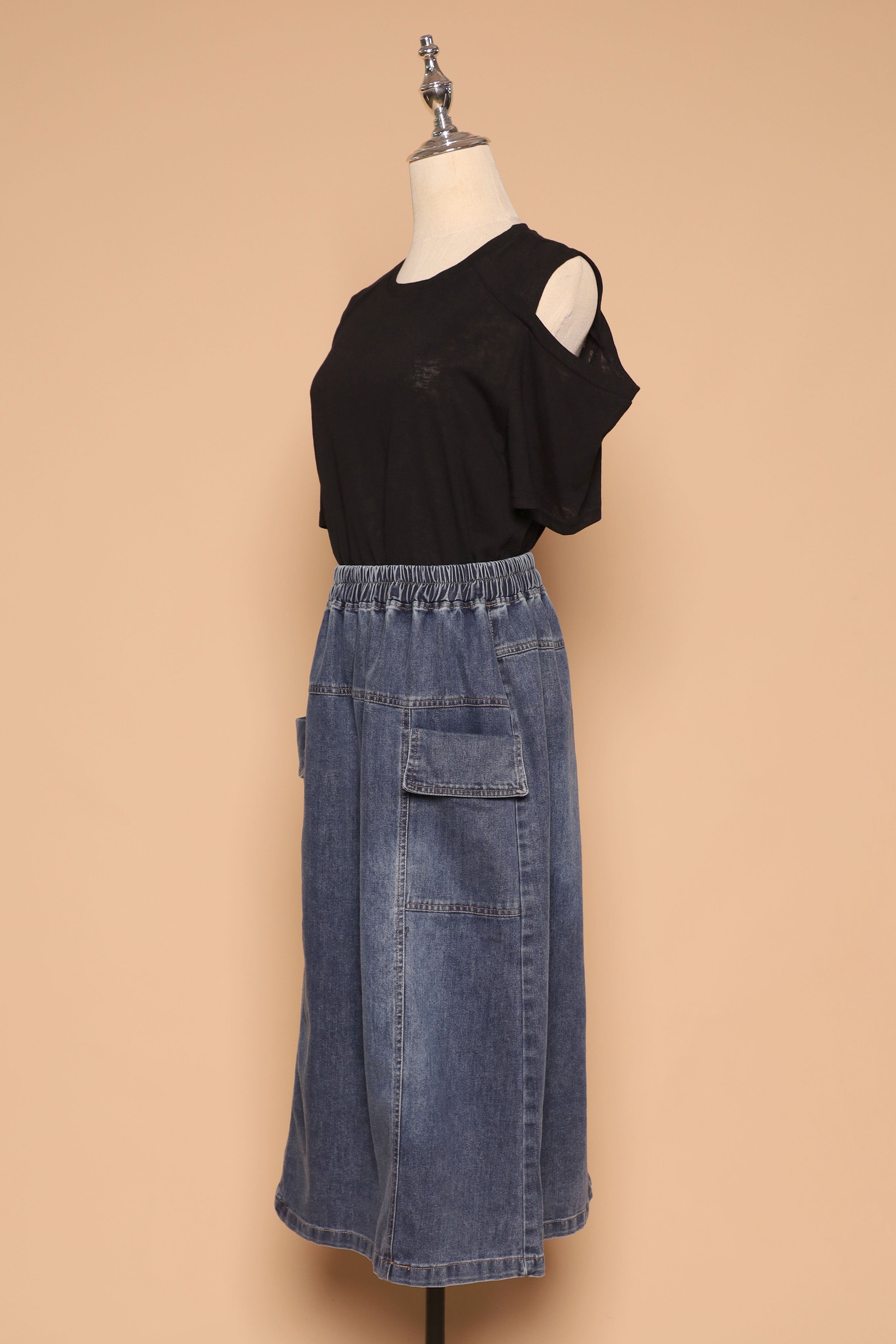 PO - Dew Cold Shoulder Top in Black