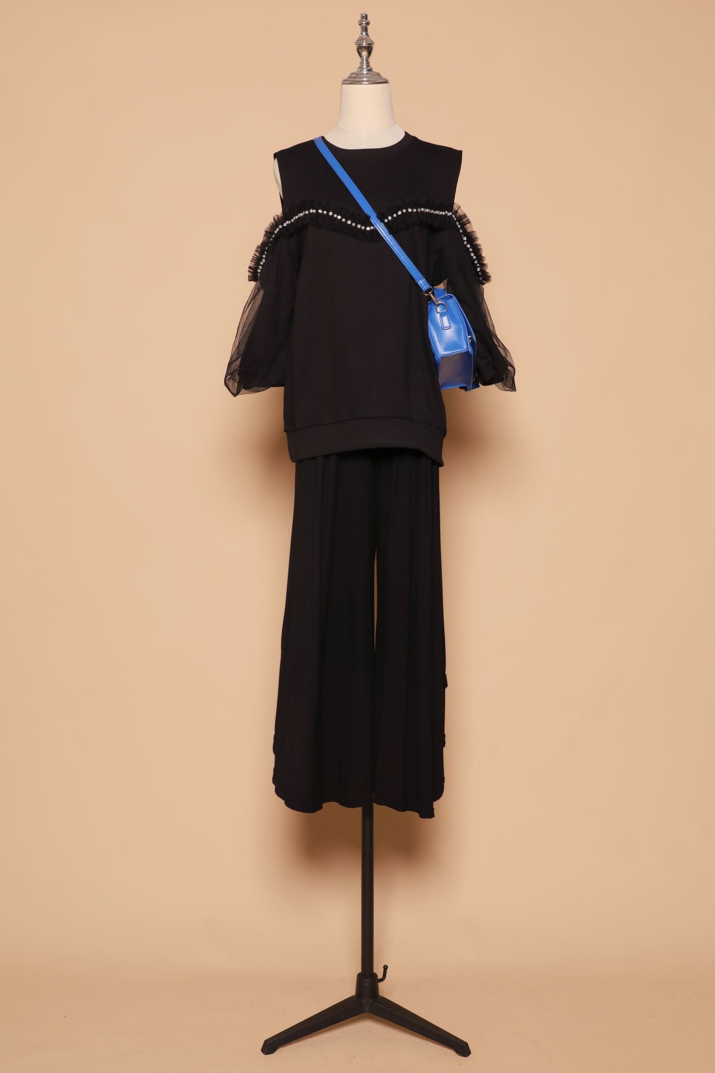 PO - Didi Cold Shoulder Top in Black