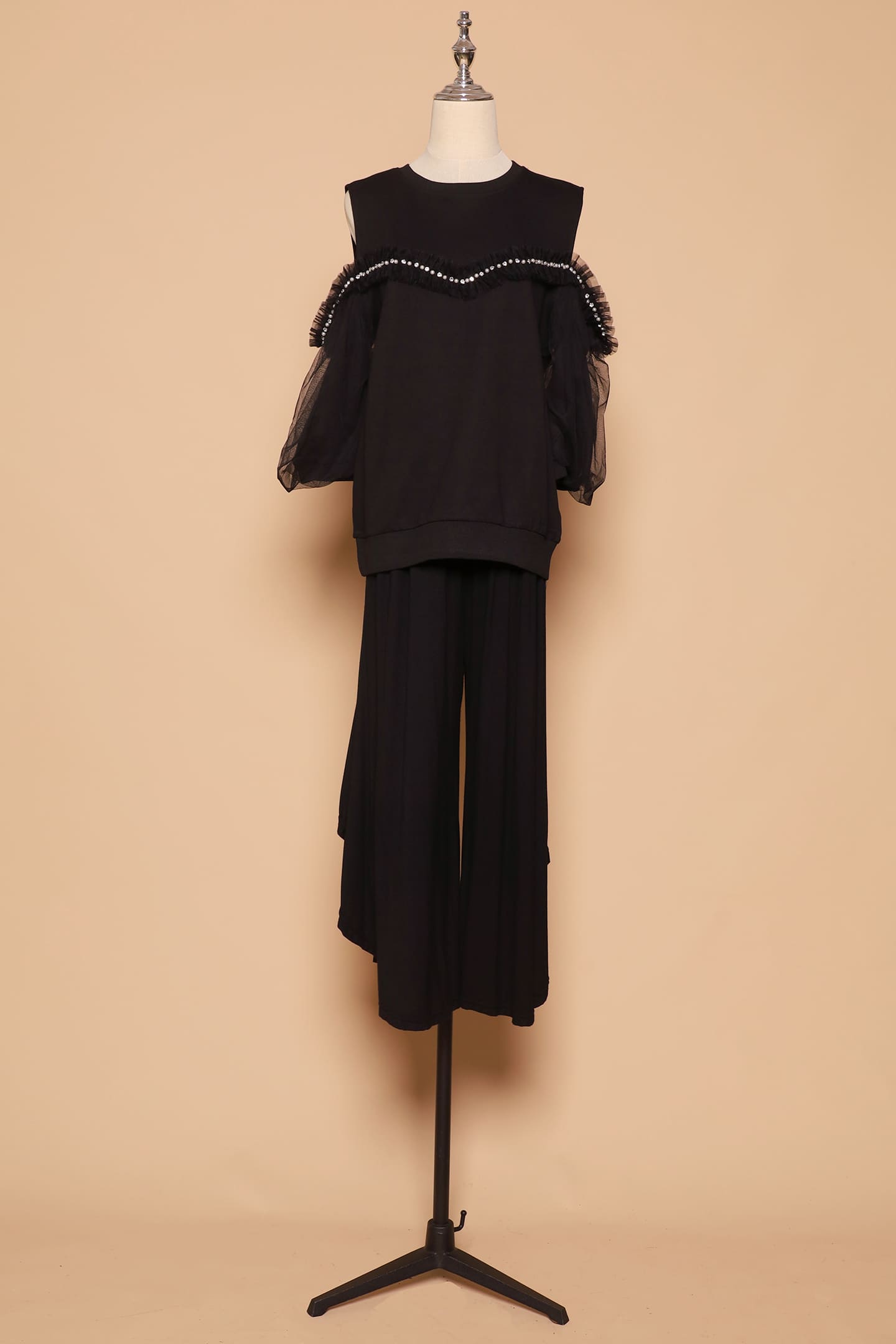 PO - Didi Cold Shoulder Top in Black