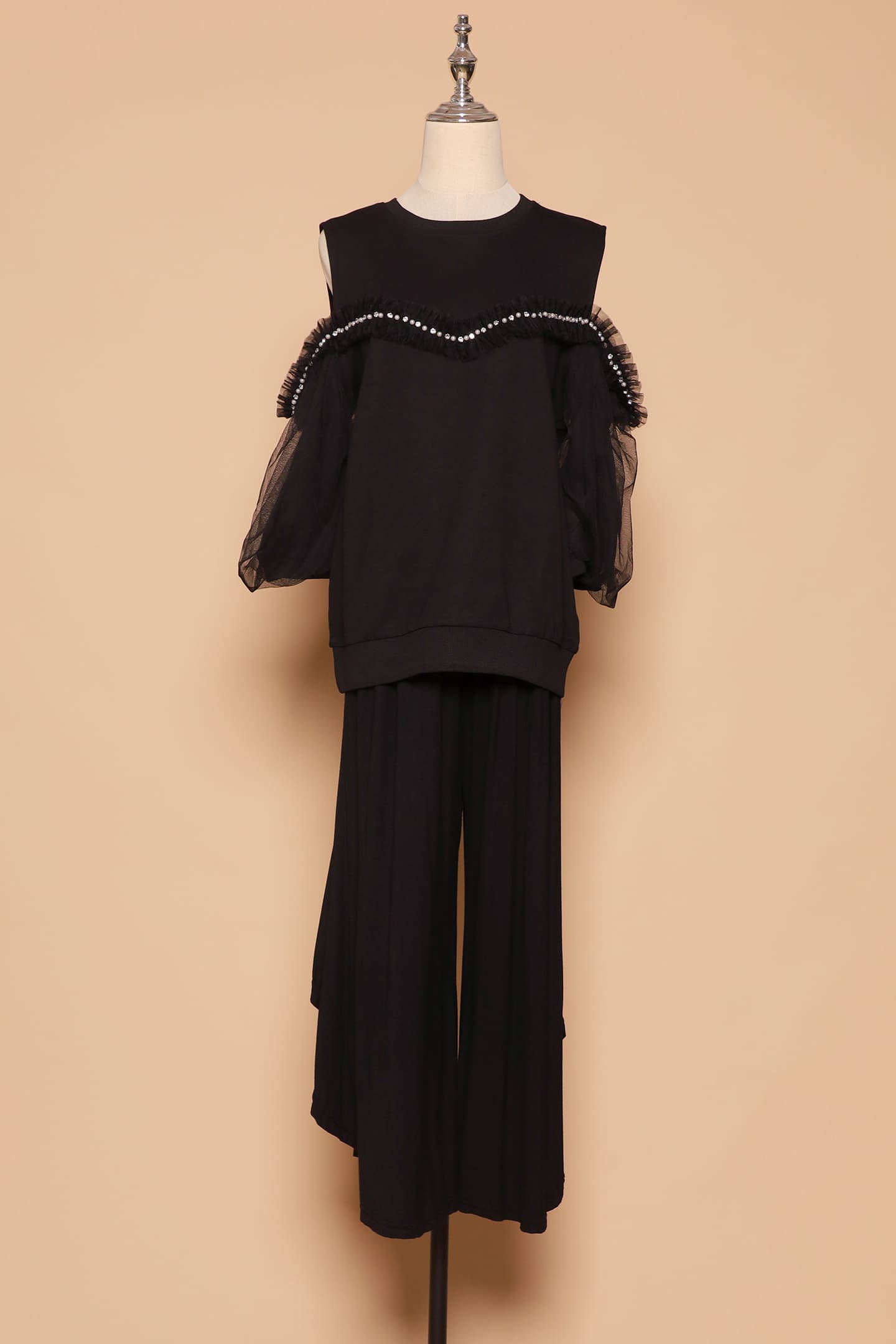 PO - Didi Cold Shoulder Top in Black