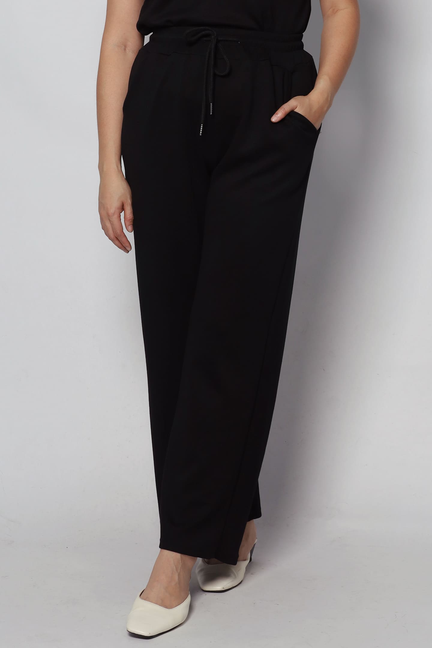 Elite 2 in 1 Top and Pants Set in Black