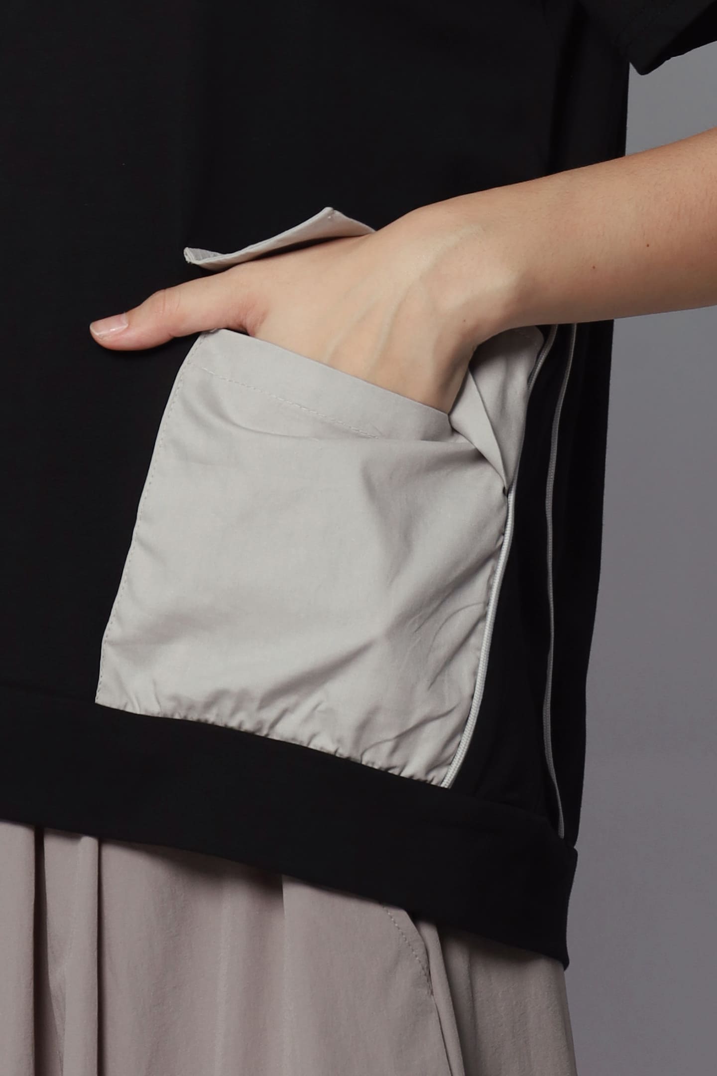 Backorders Handie Pocket Top in Black