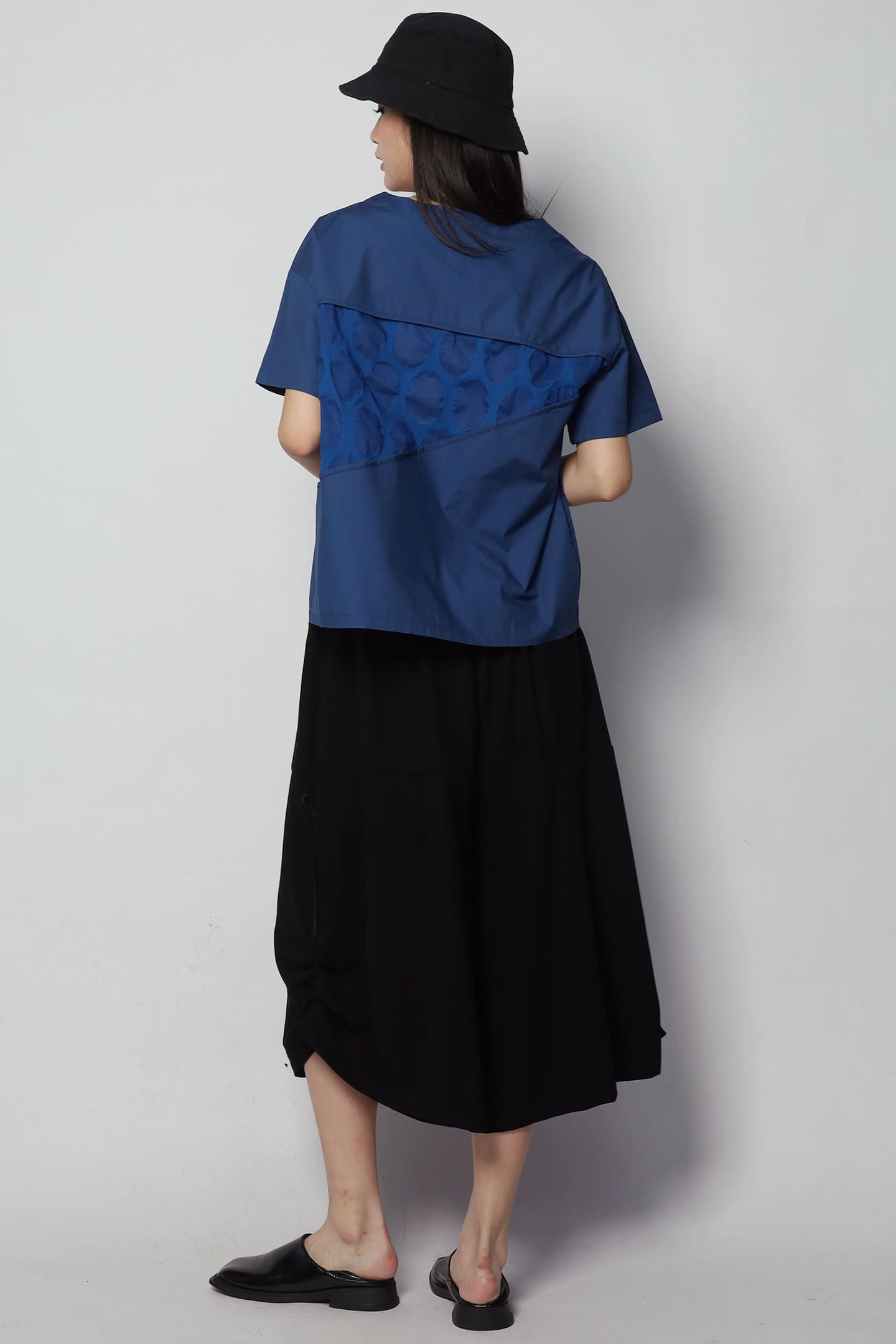 Harn Oval Top in Blue
