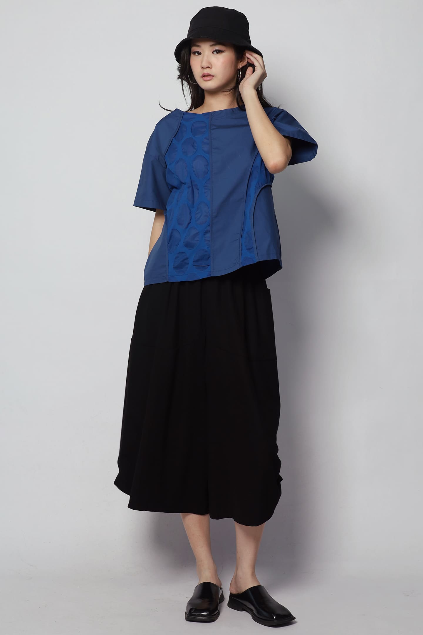 Harn Oval Top in Blue