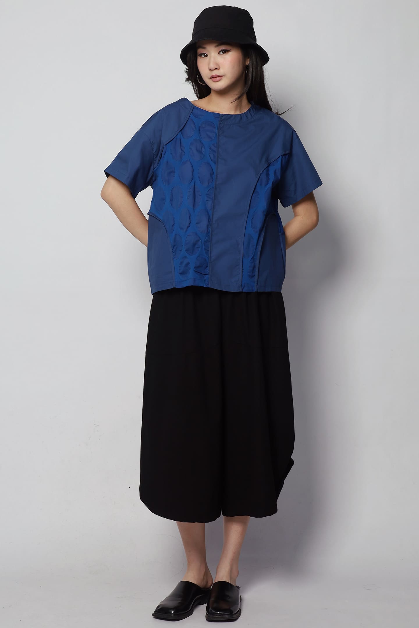 Harn Oval Top in Blue