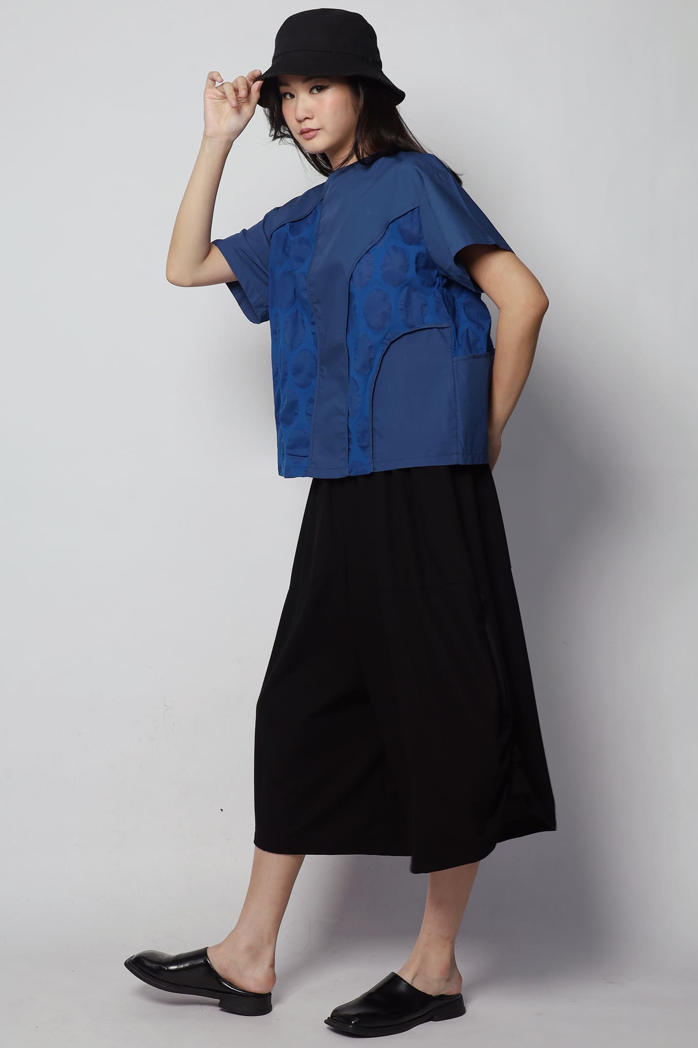 Harn Oval Top in Blue