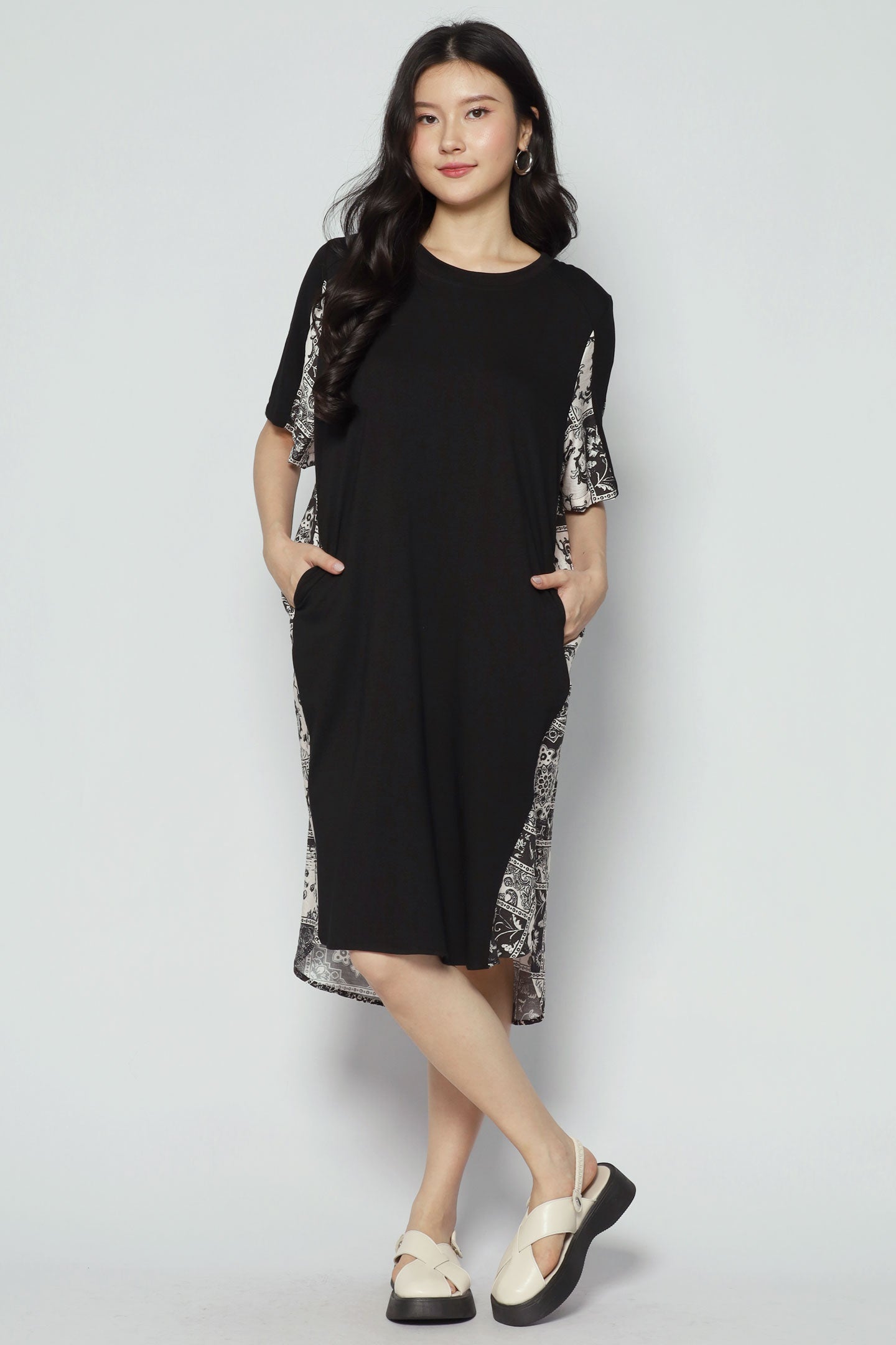 Lee Dress in Monochrome Paisley