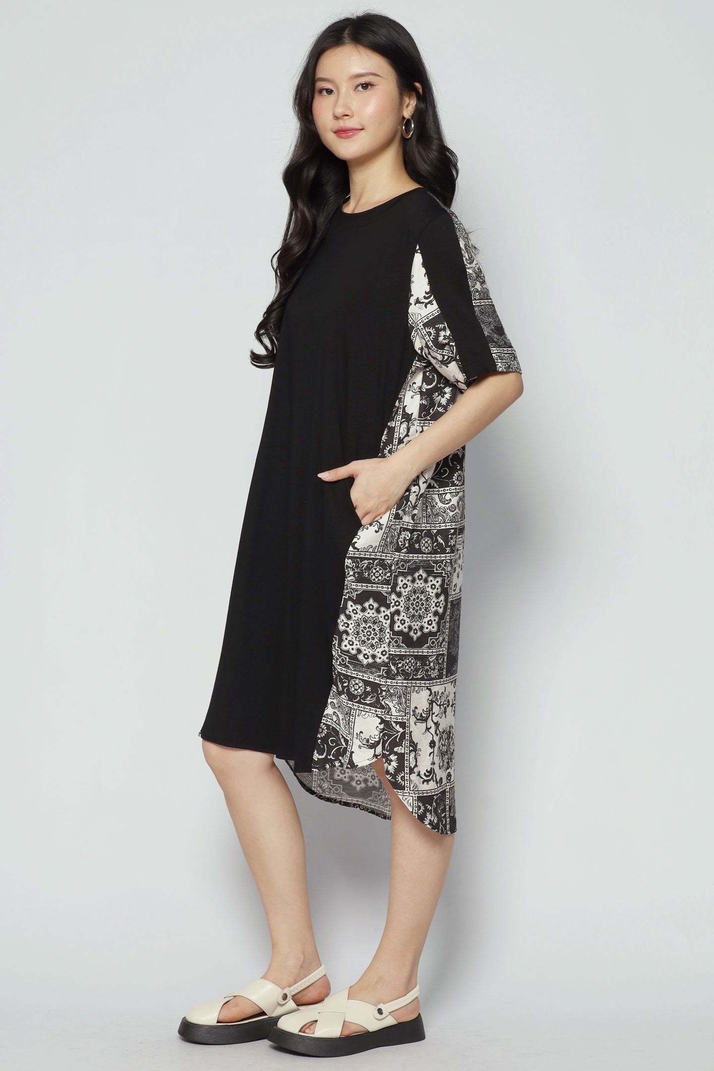 Lee Dress in Monochrome Paisley