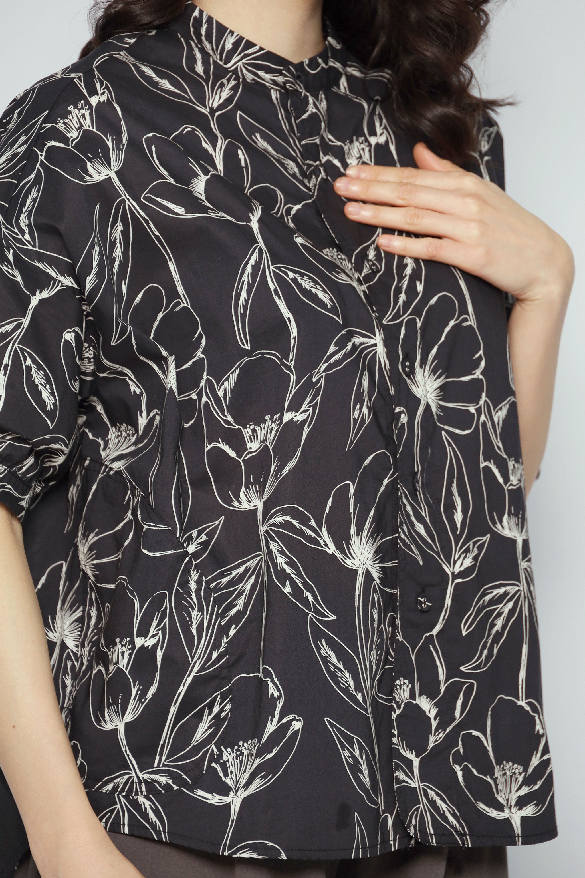 Liam Top in Subtle Floral