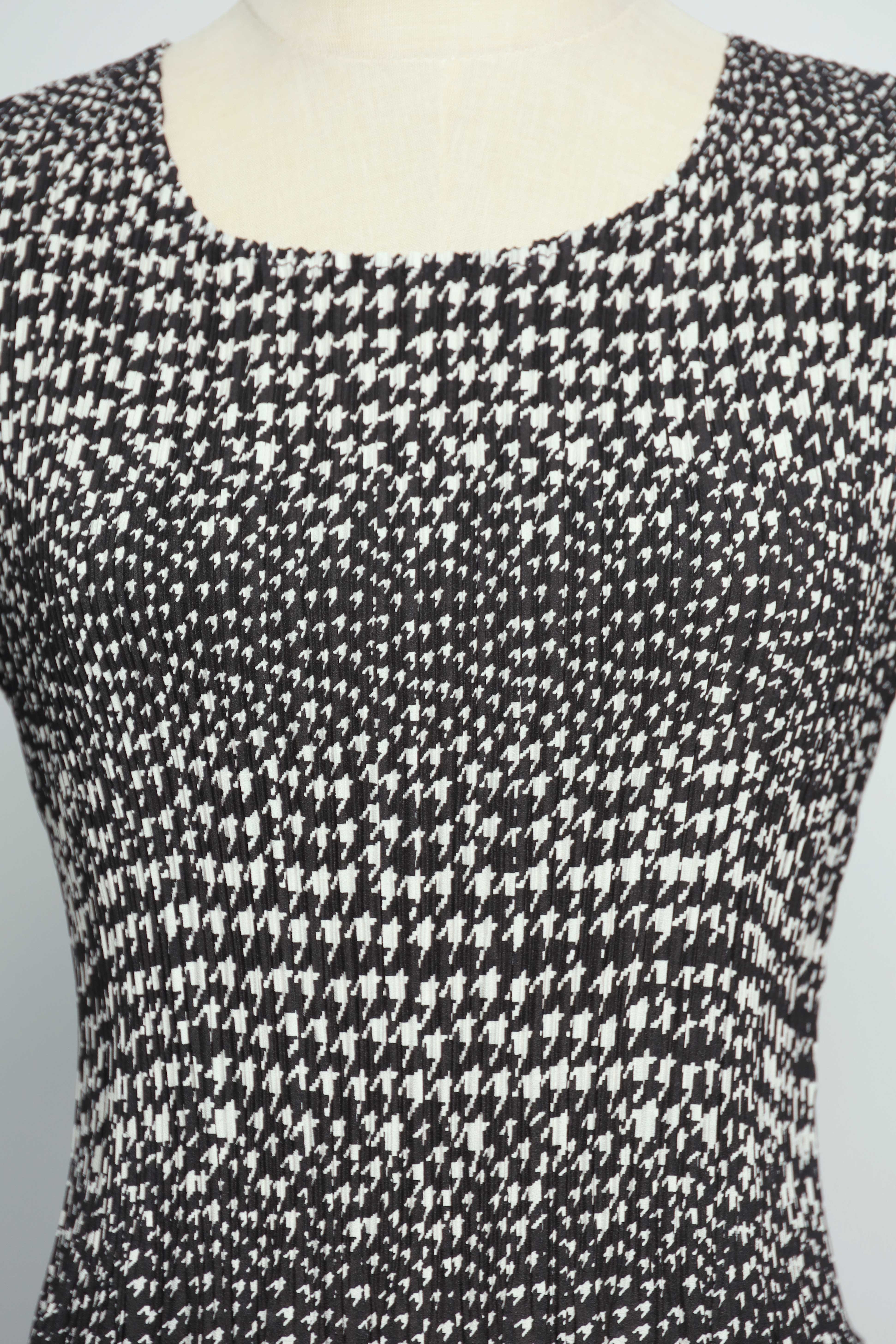 PO - Loulou Dress in BW Abstract