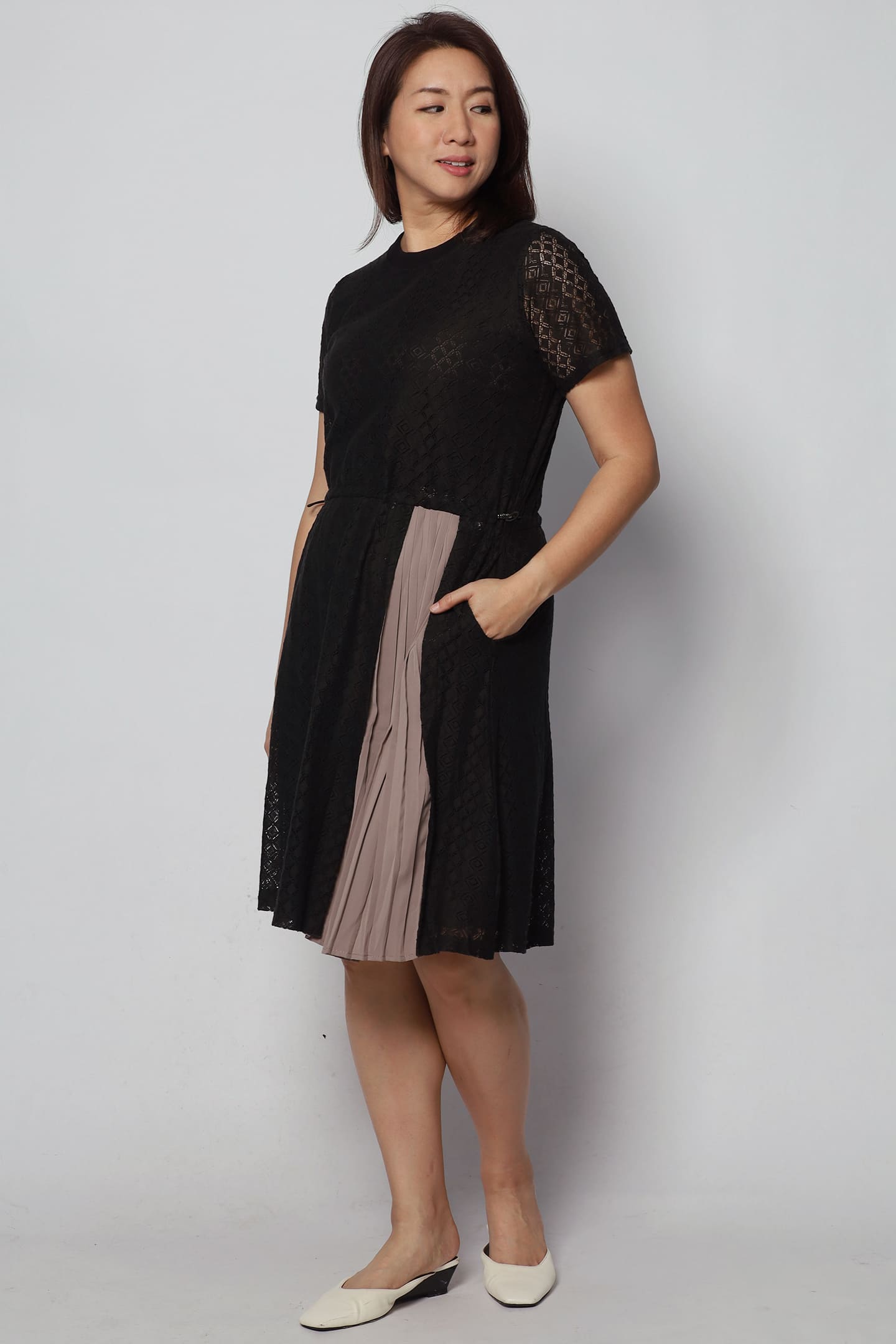 Pearlie Lace Pleated Dress in Black