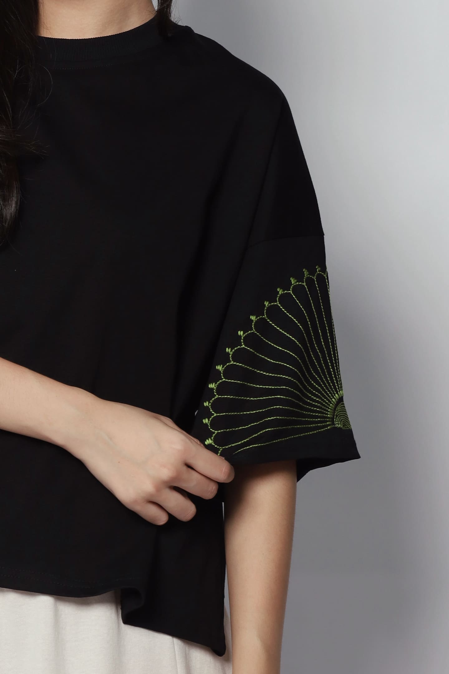 Backorders Peipei Embroidered Sleeves Top in Black
