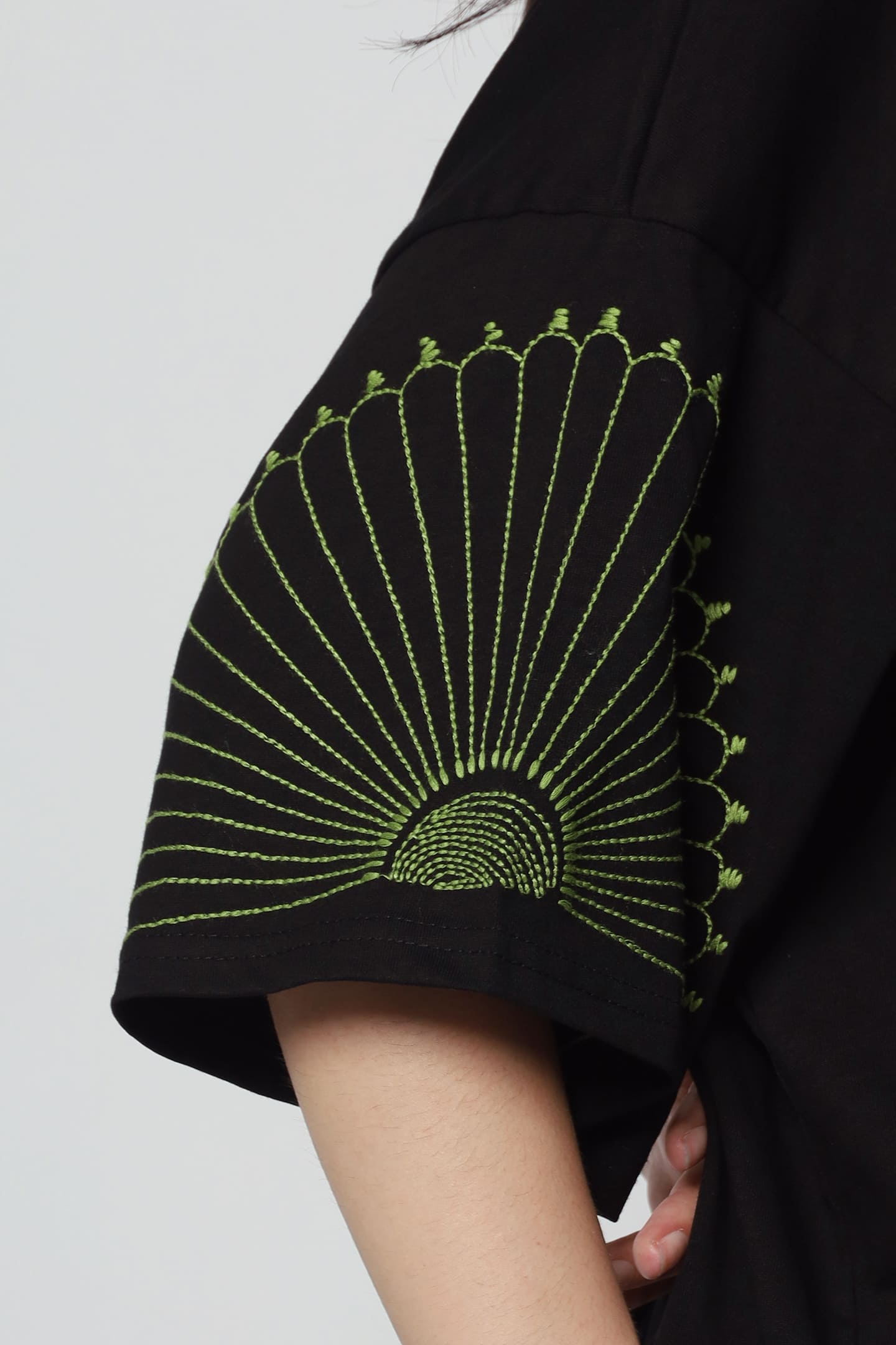 Backorders Peipei Embroidered Sleeves Top in Black