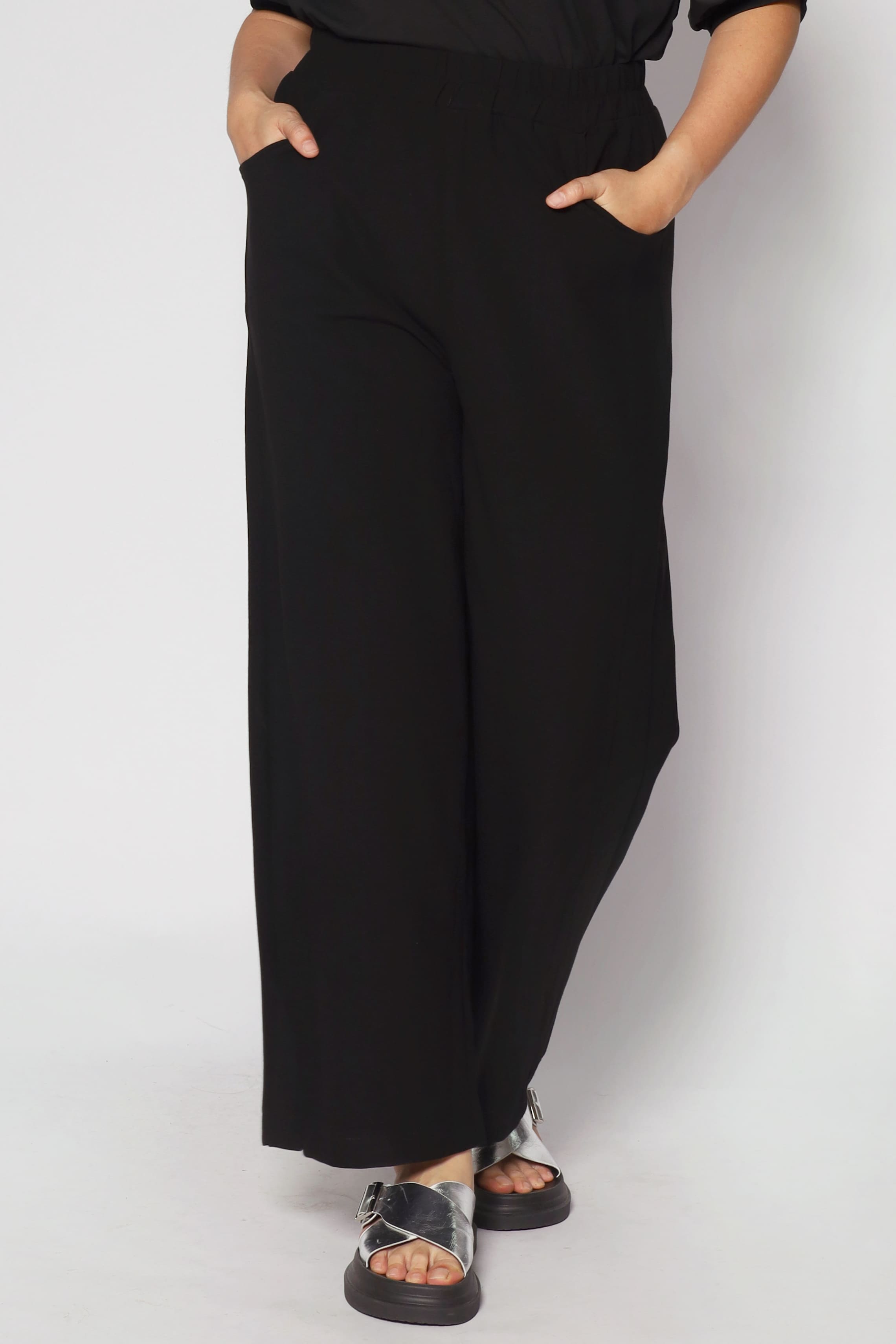 Phy Pants in Black