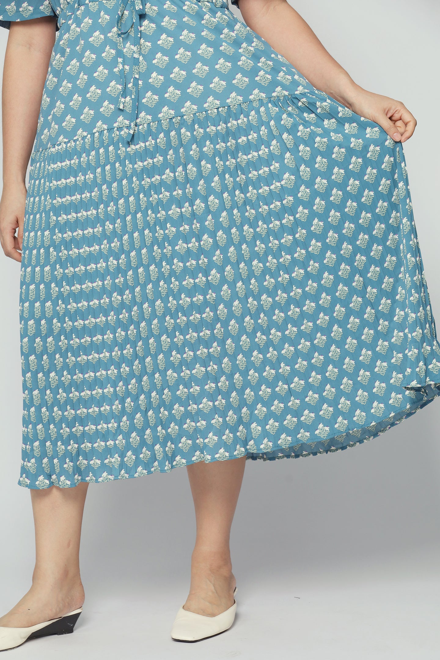 Backorders Ramie Dress in Blue Floral