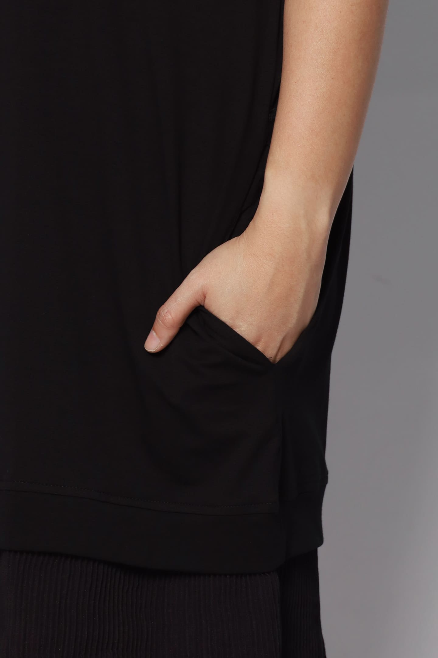 Ribbon Pearl Dress in Black