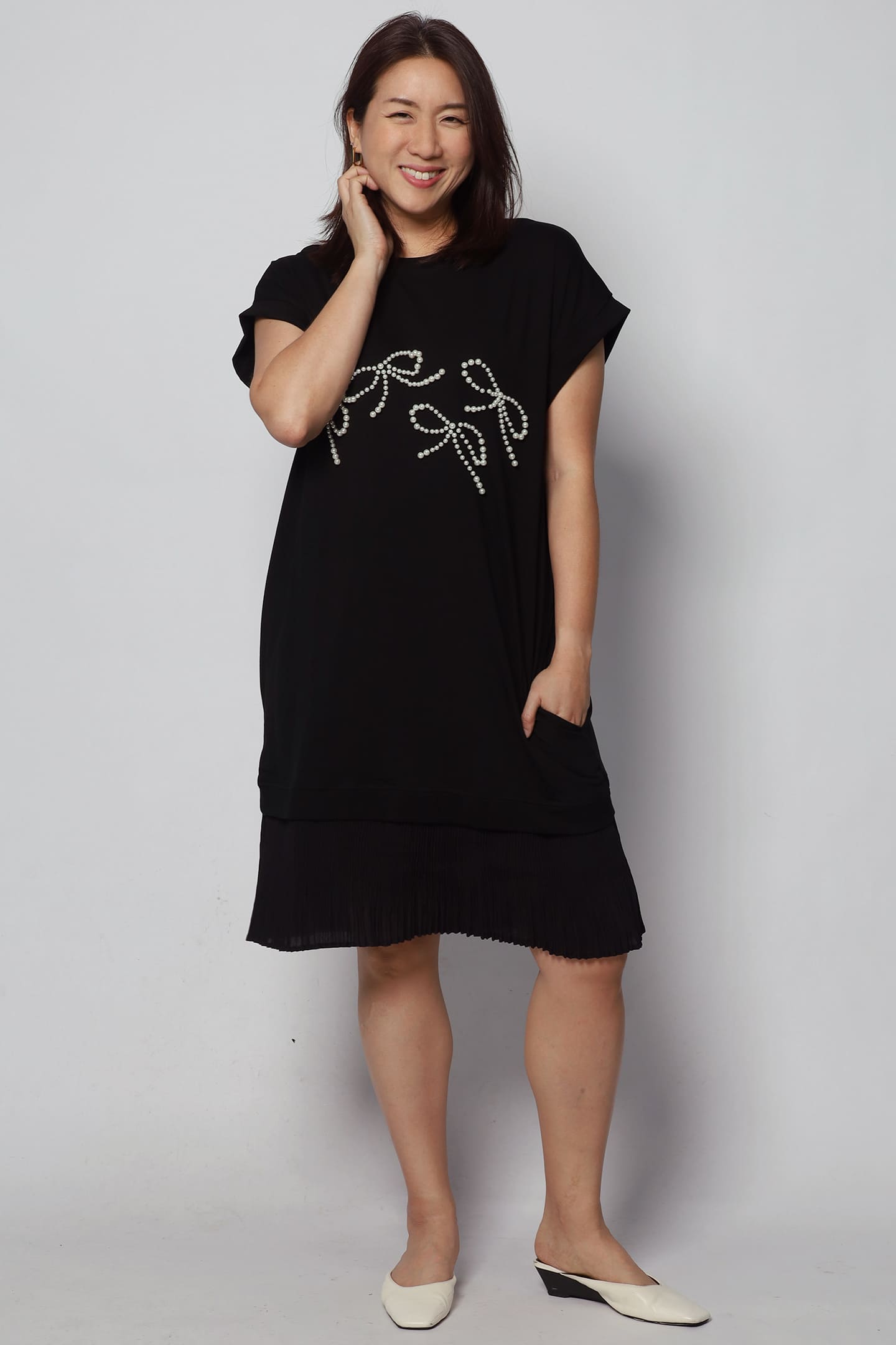 Ribbon Pearl Dress in Black