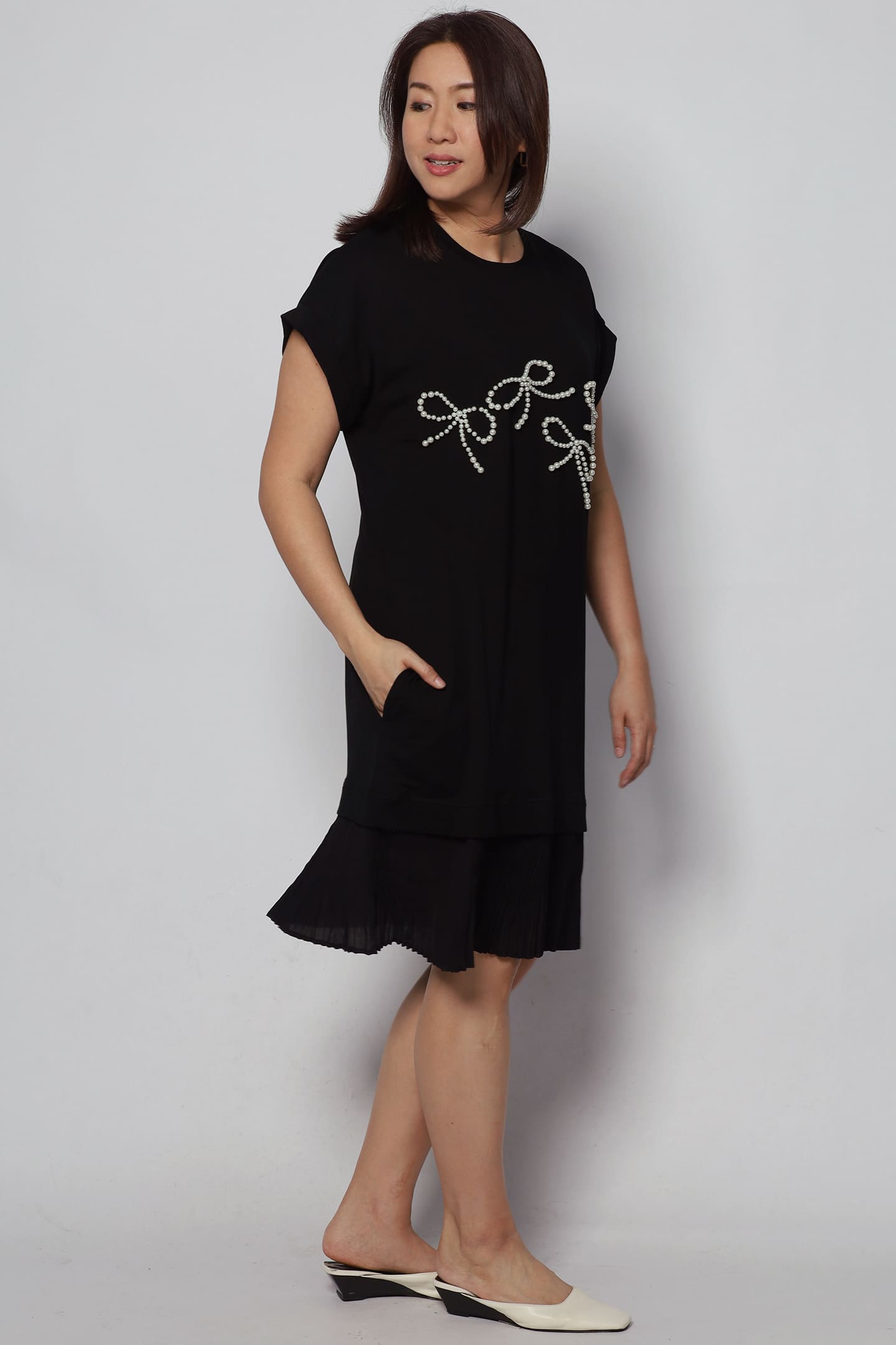 Ribbon Pearl Dress in Black