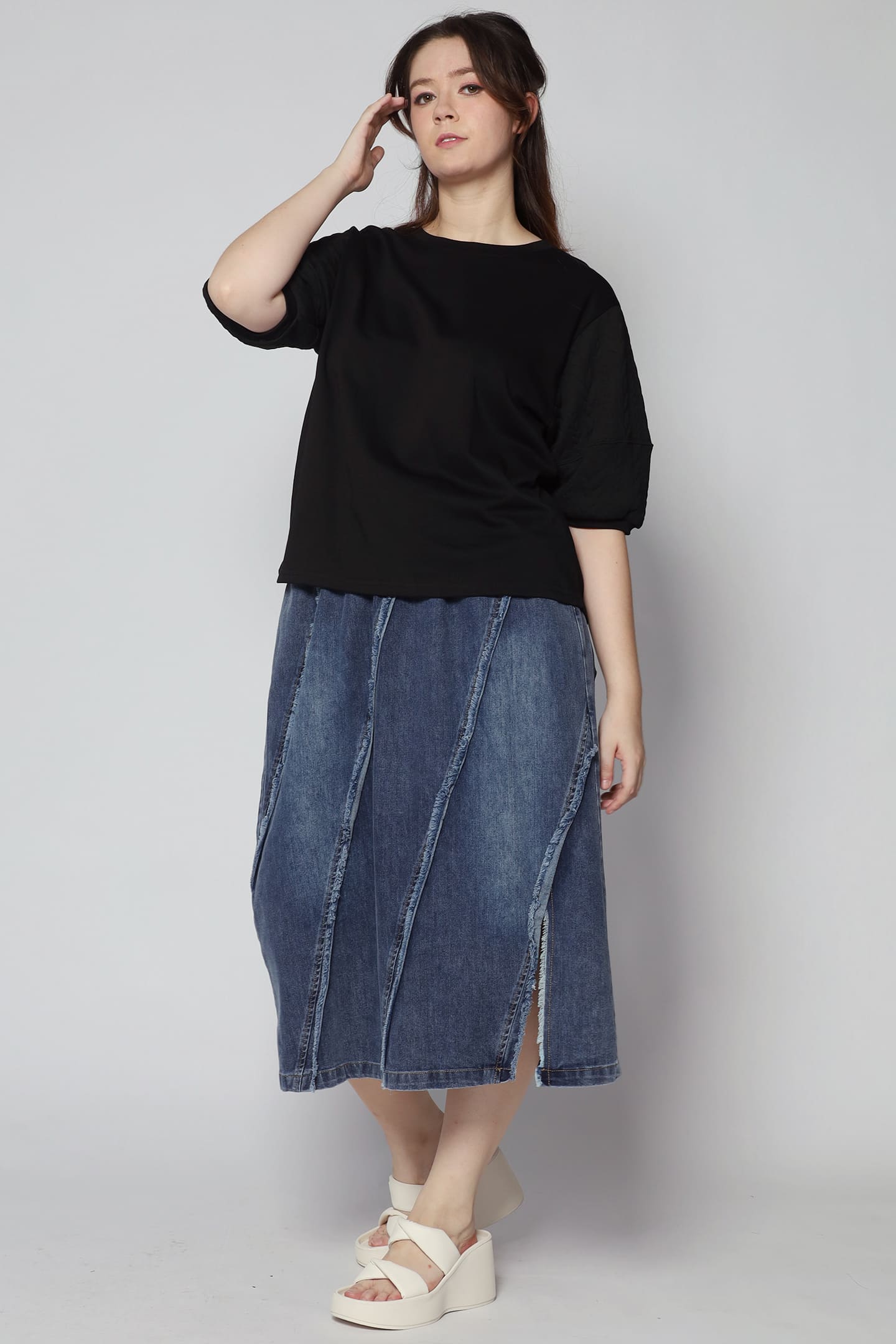 Backorders Yuan Embossed Sleeves Top in Black
