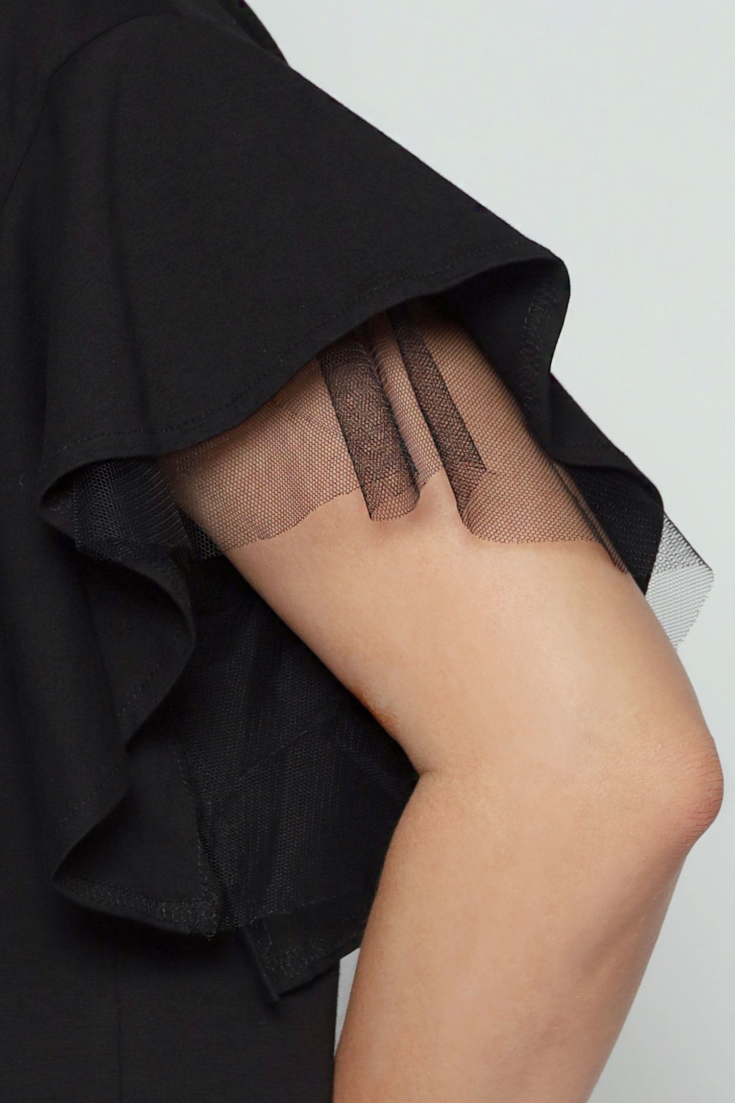 Benett Netted Sleeves Top in Black