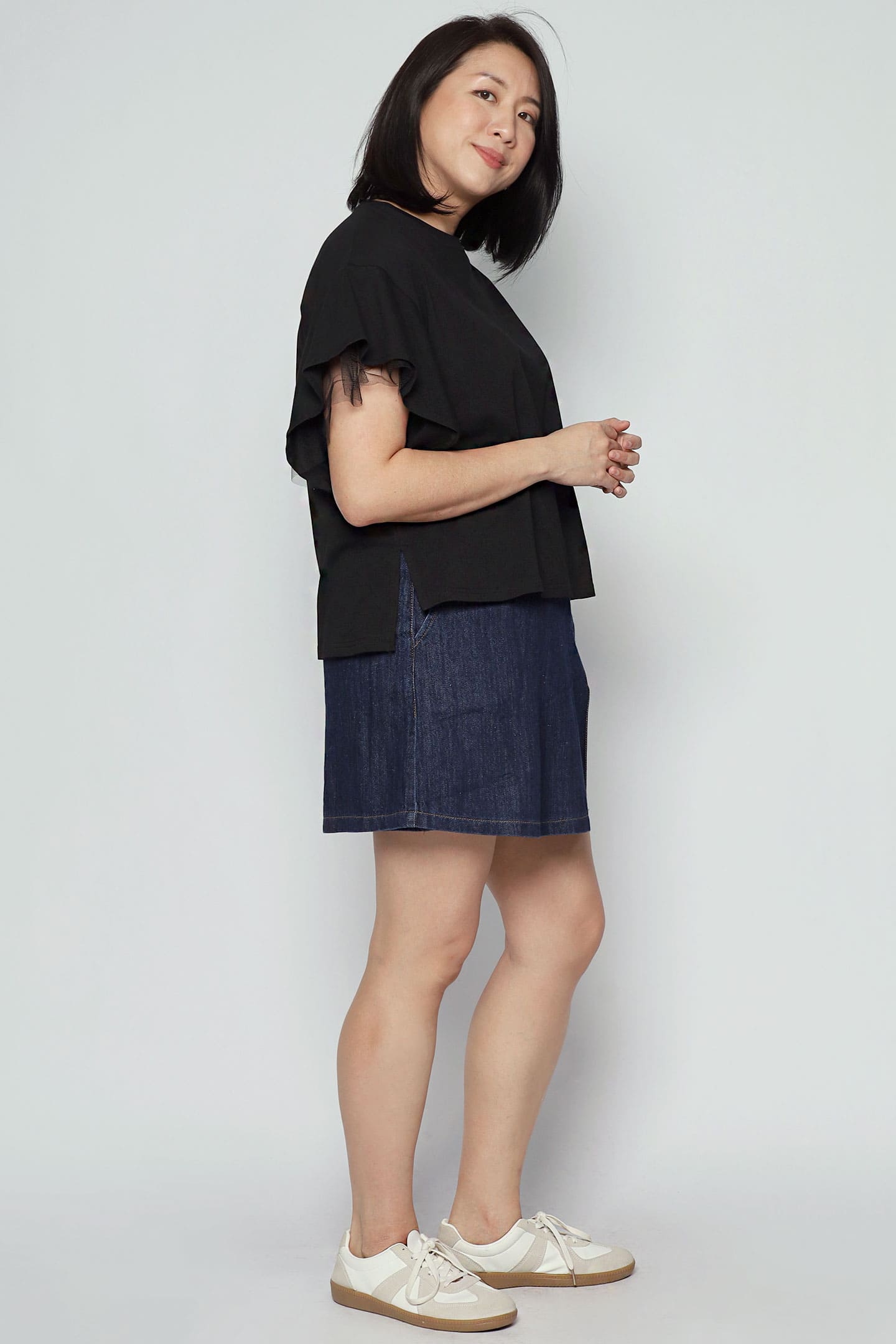 Benett Netted Sleeves Top in Black
