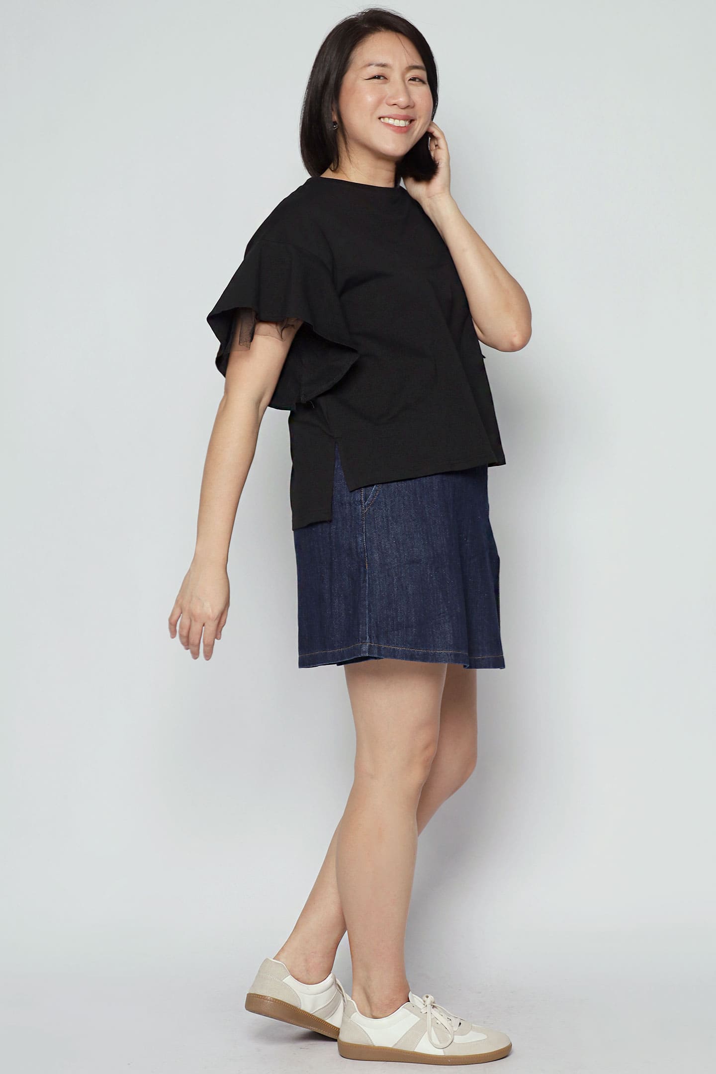 Benett Netted Sleeves Top in Black