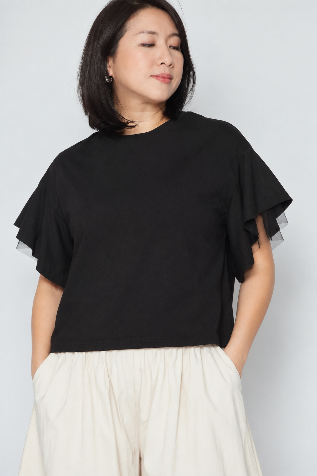 Benett Netted Sleeves Top in Black
