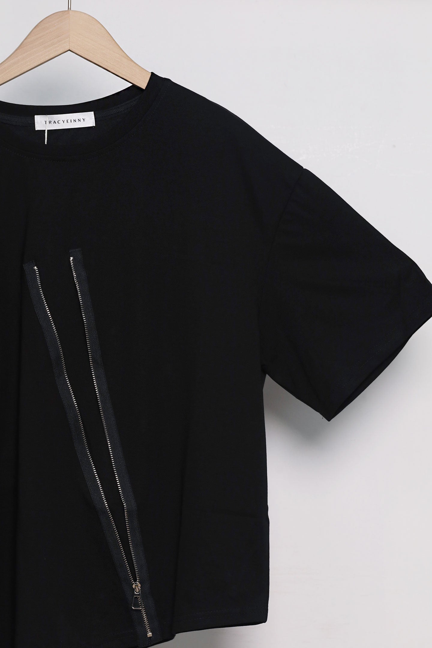 Easy by TE - Cairnhill Zipper Top in Black