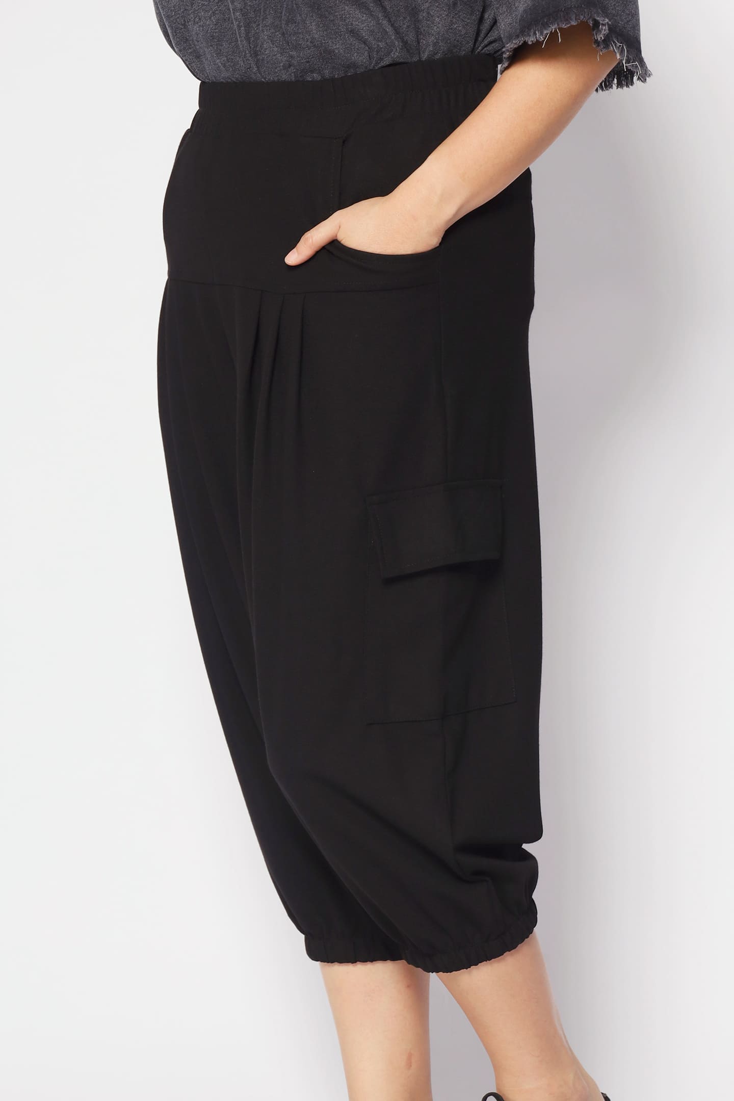 Damian Cargo Pants in Black