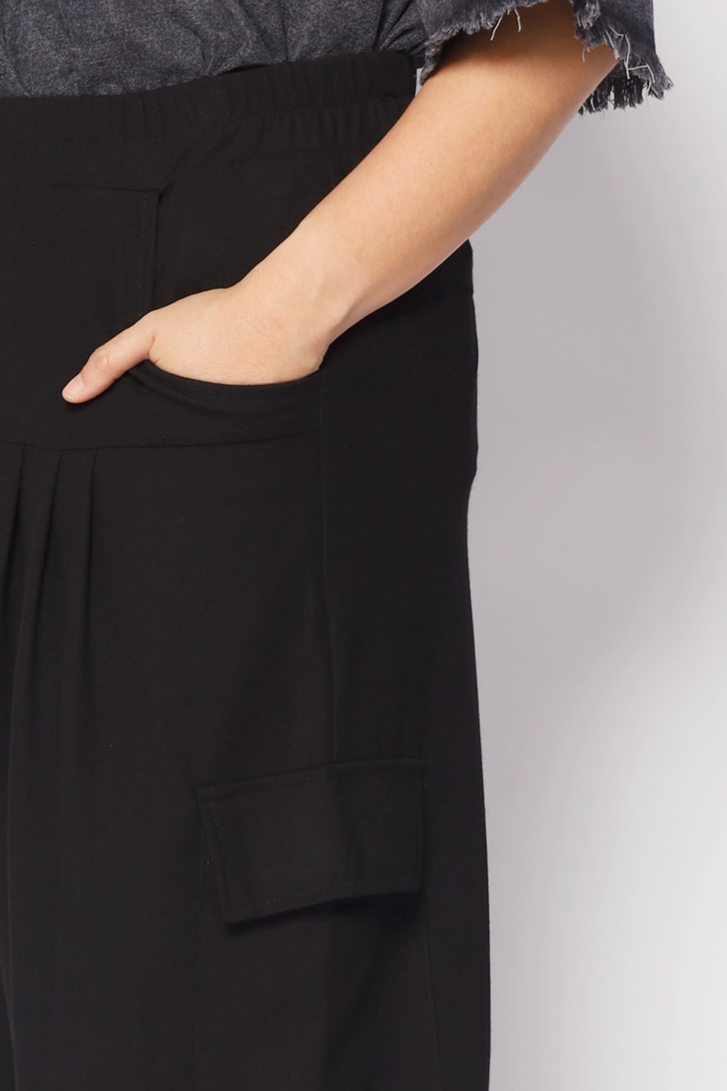 Damian Cargo Pants in Black