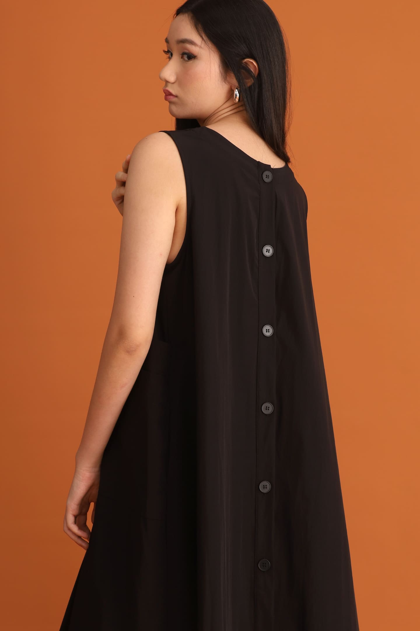 CHOSEN - Hirai Pocket Dress in Black