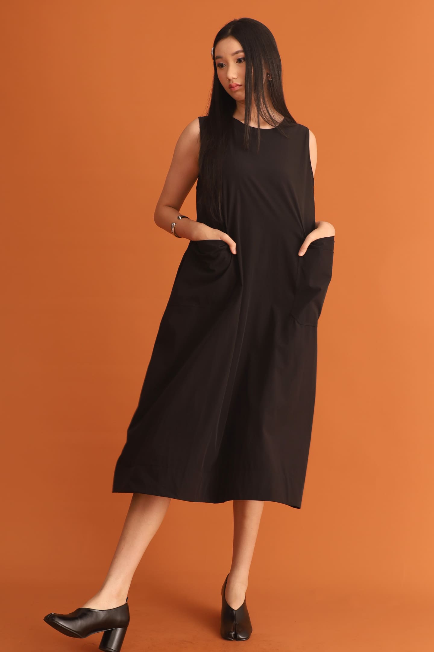 CHOSEN - Hirai Pocket Dress in Black