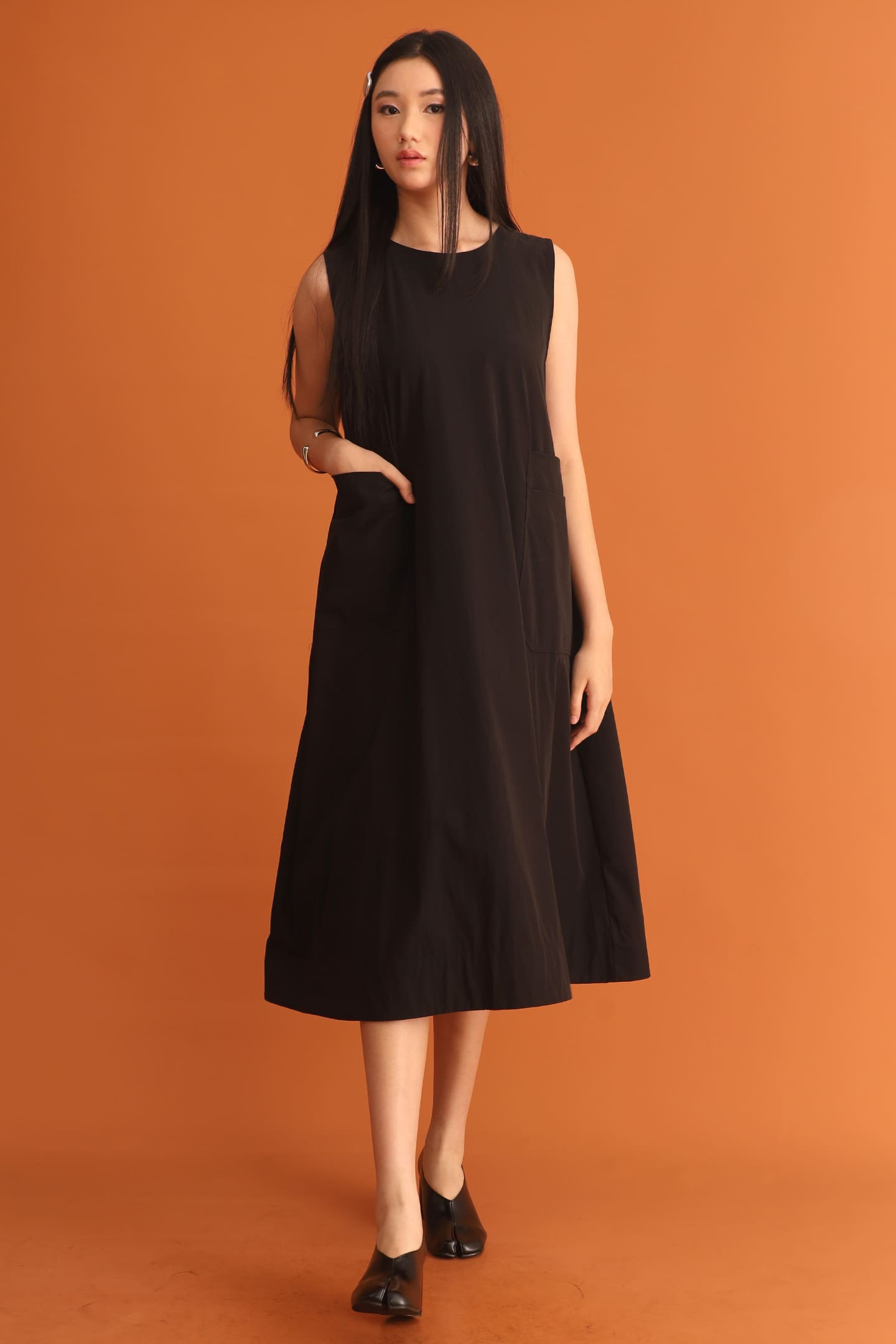 CHOSEN - Hirai Pocket Dress in Black