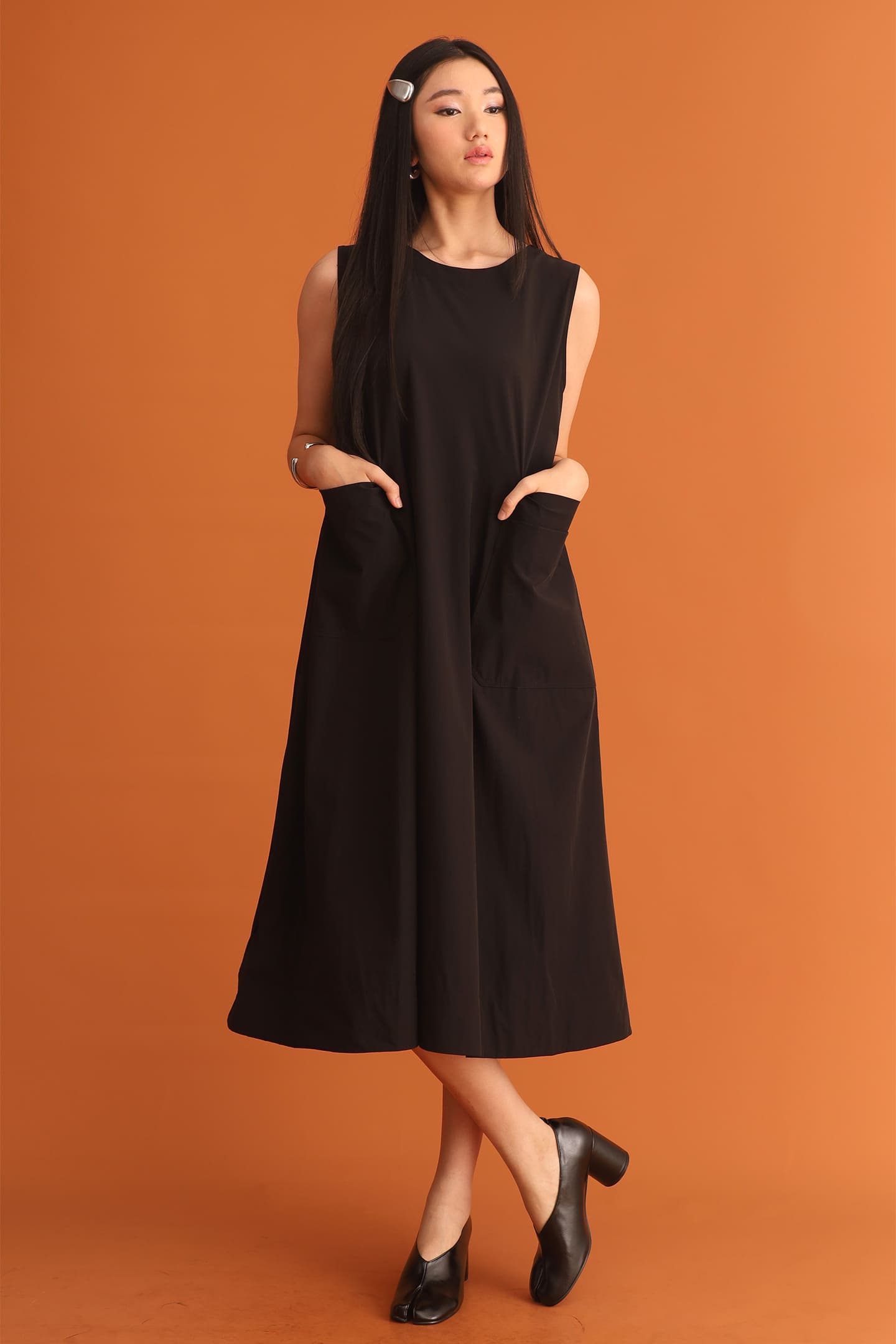 CHOSEN - Hirai Pocket Dress in Black