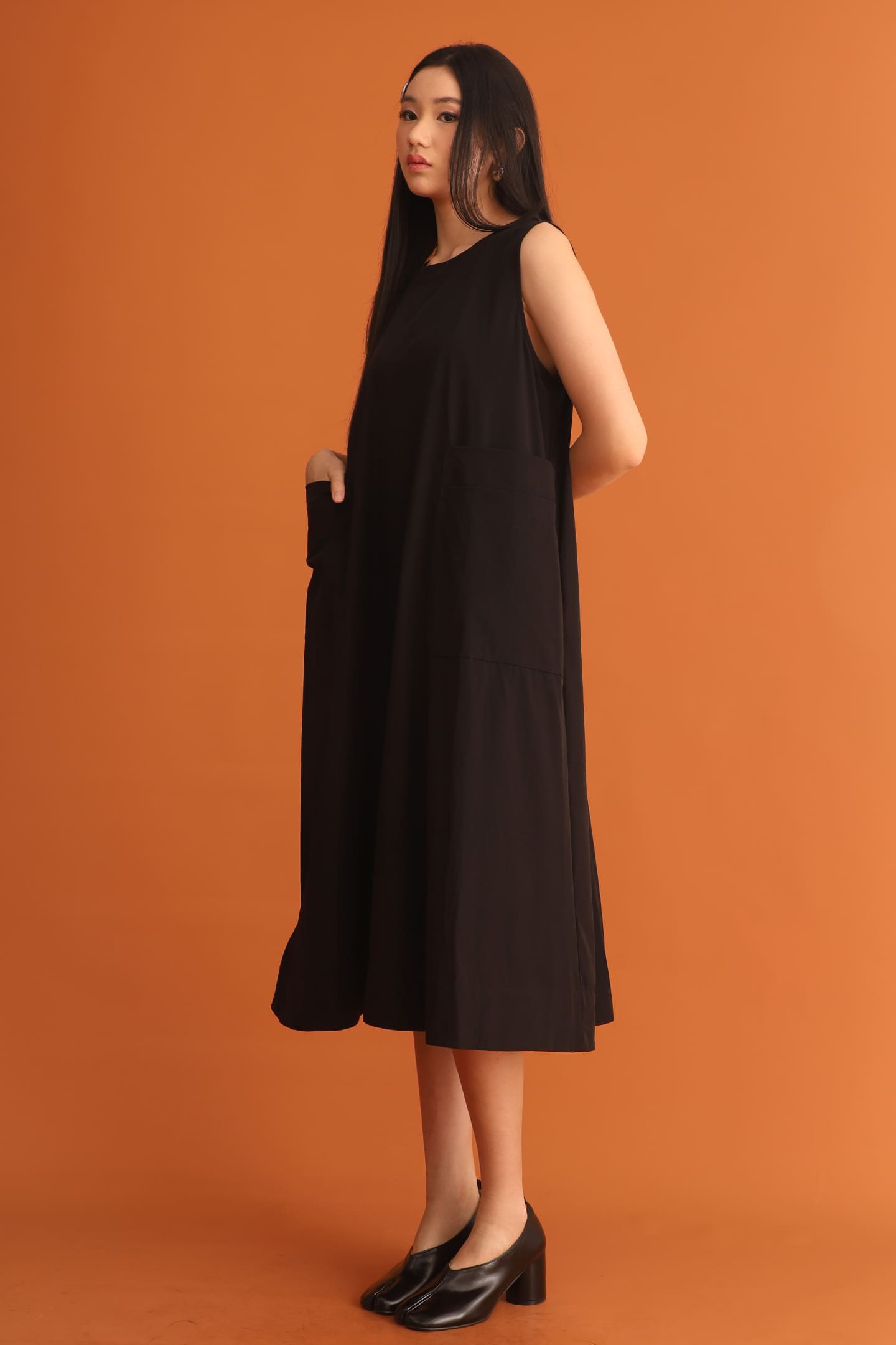 CHOSEN - Hirai Pocket Dress in Black