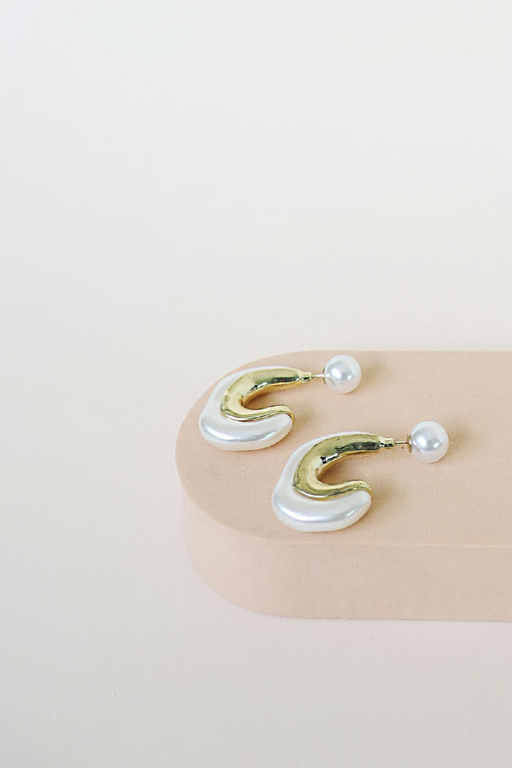 Pearly Curve Earrings