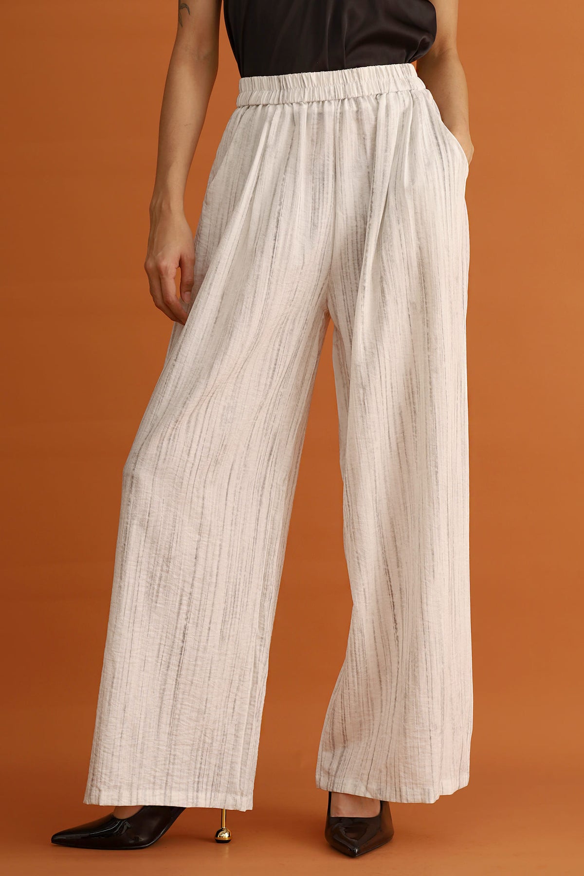 CHOSEN - Kaze Pinstripe Pants