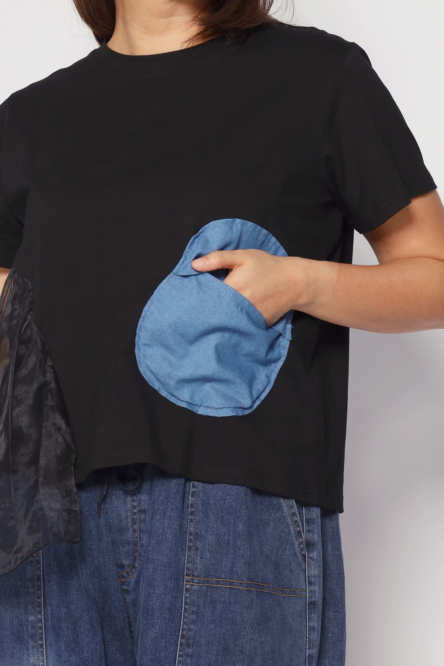 Backorders Keke Circles Top in Black
