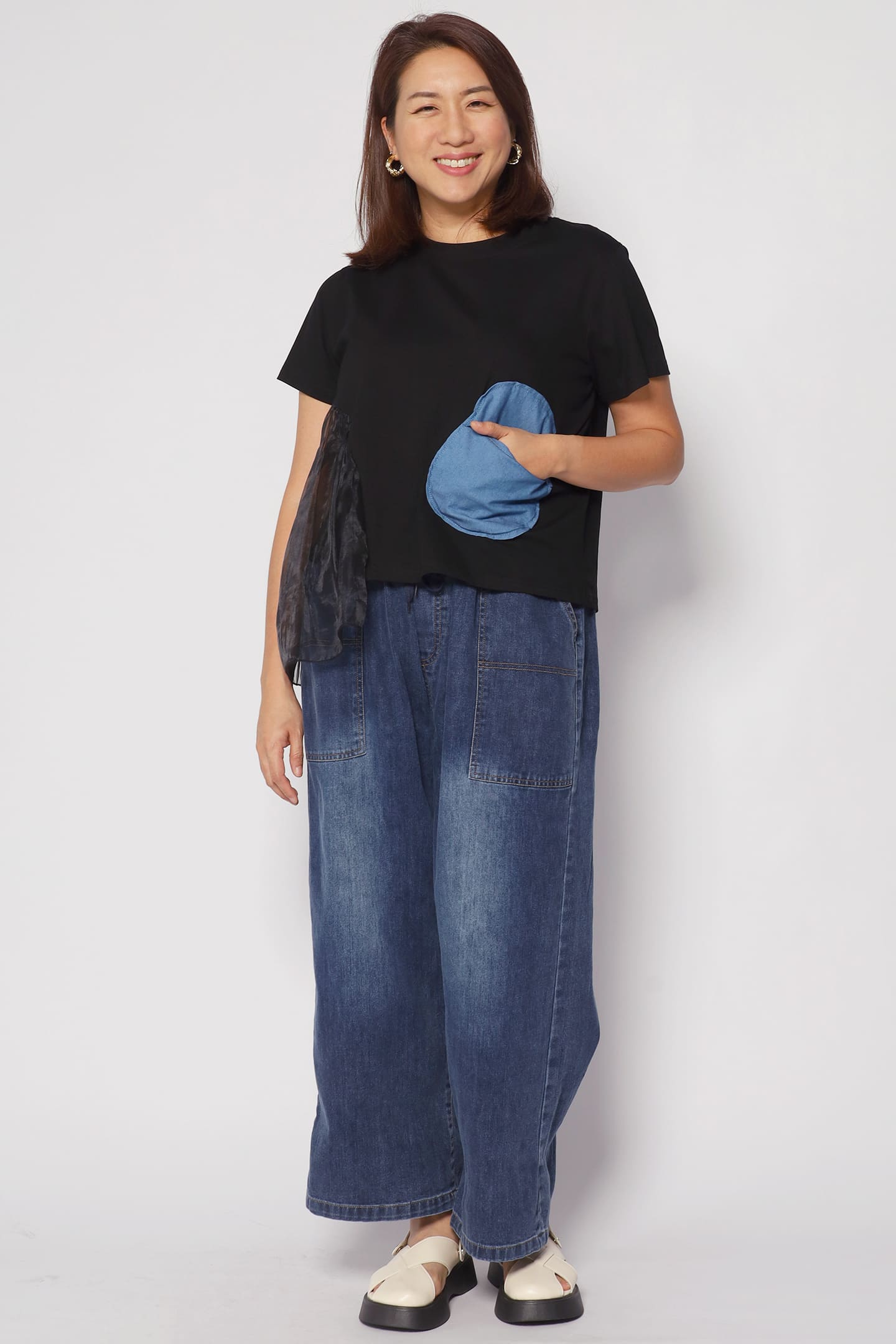 Backorders Keke Circles Top in Black