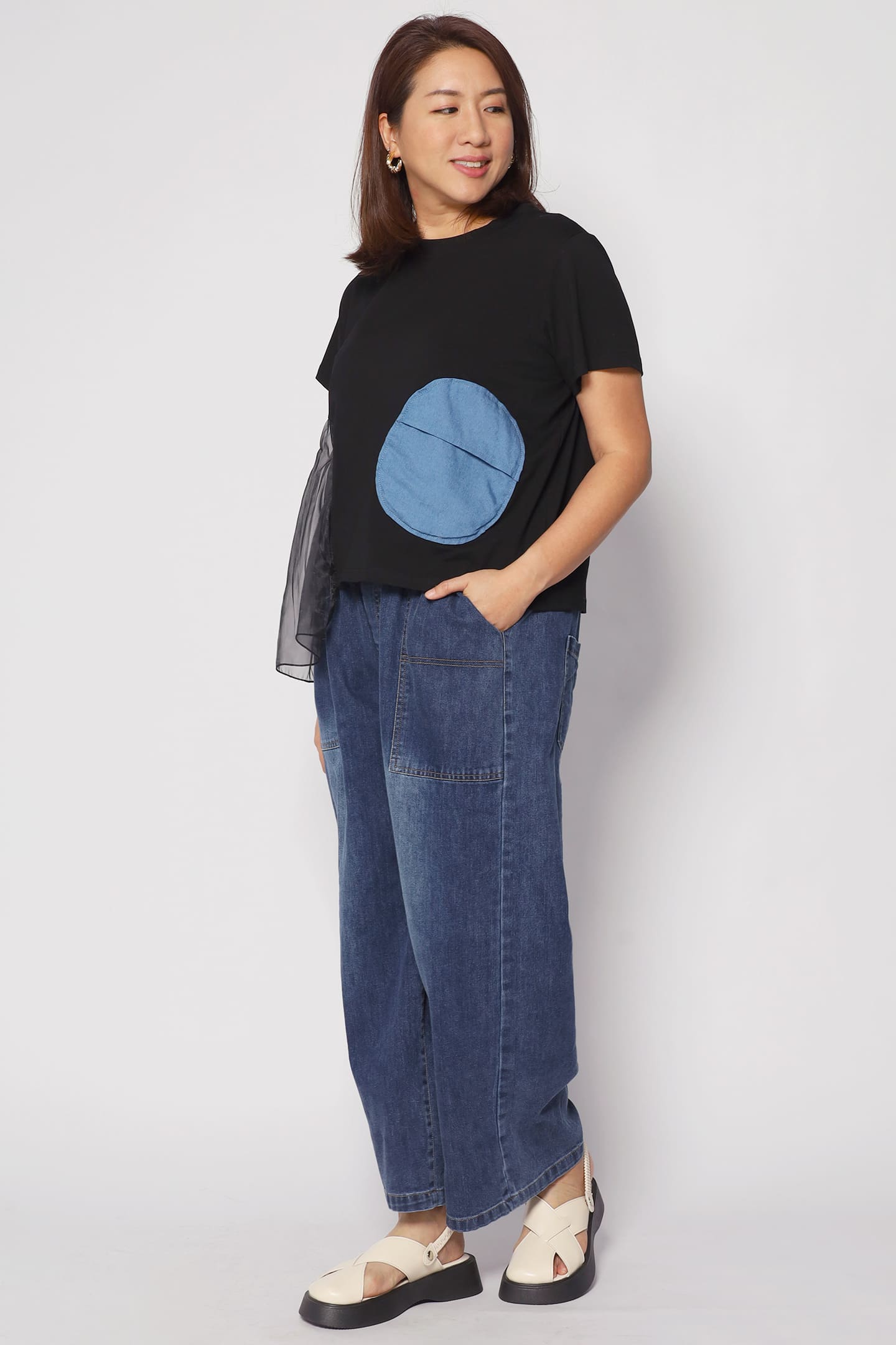 Backorders Keke Circles Top in Black