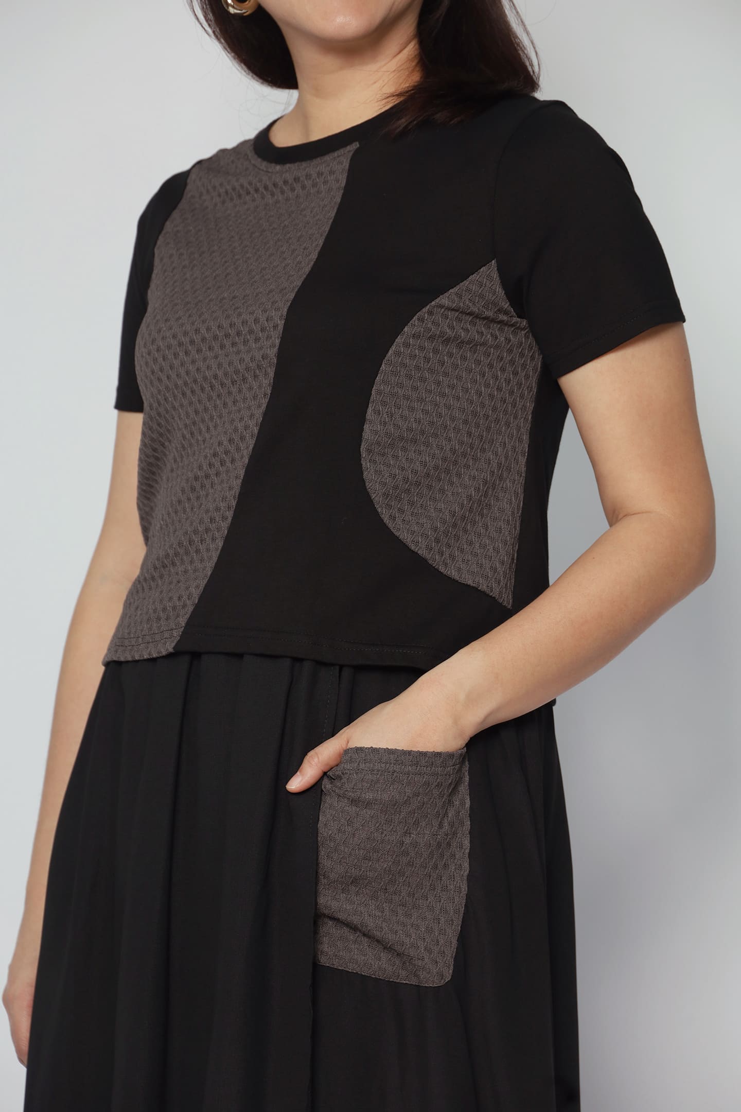 Liyen Dress in Grey Black