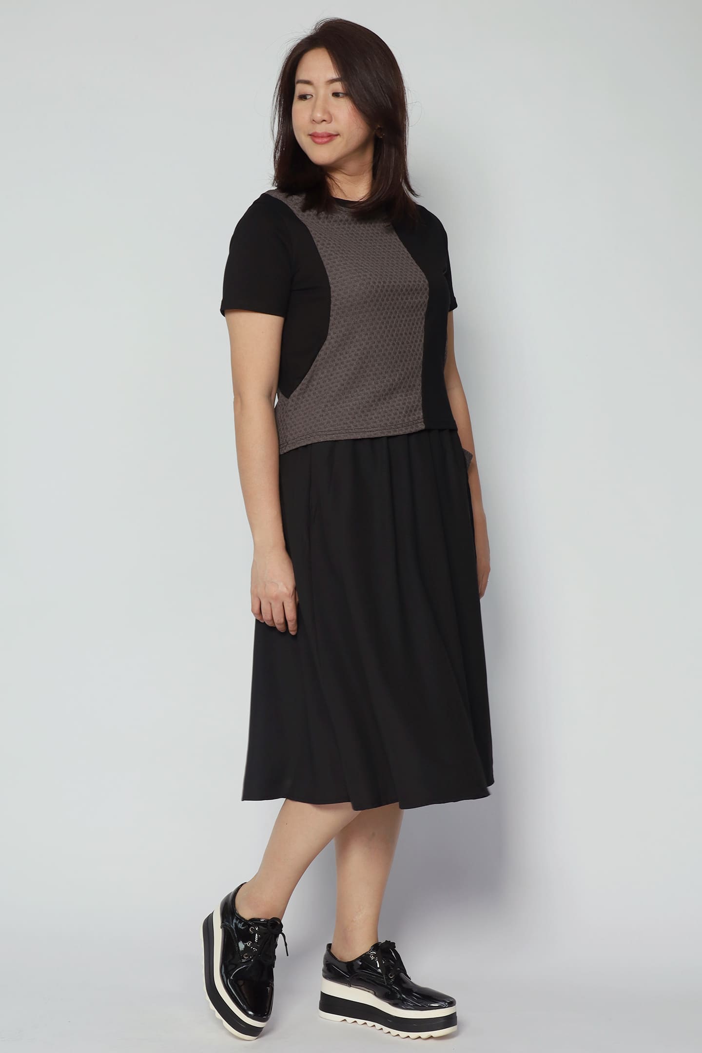 Liyen Dress in Grey Black